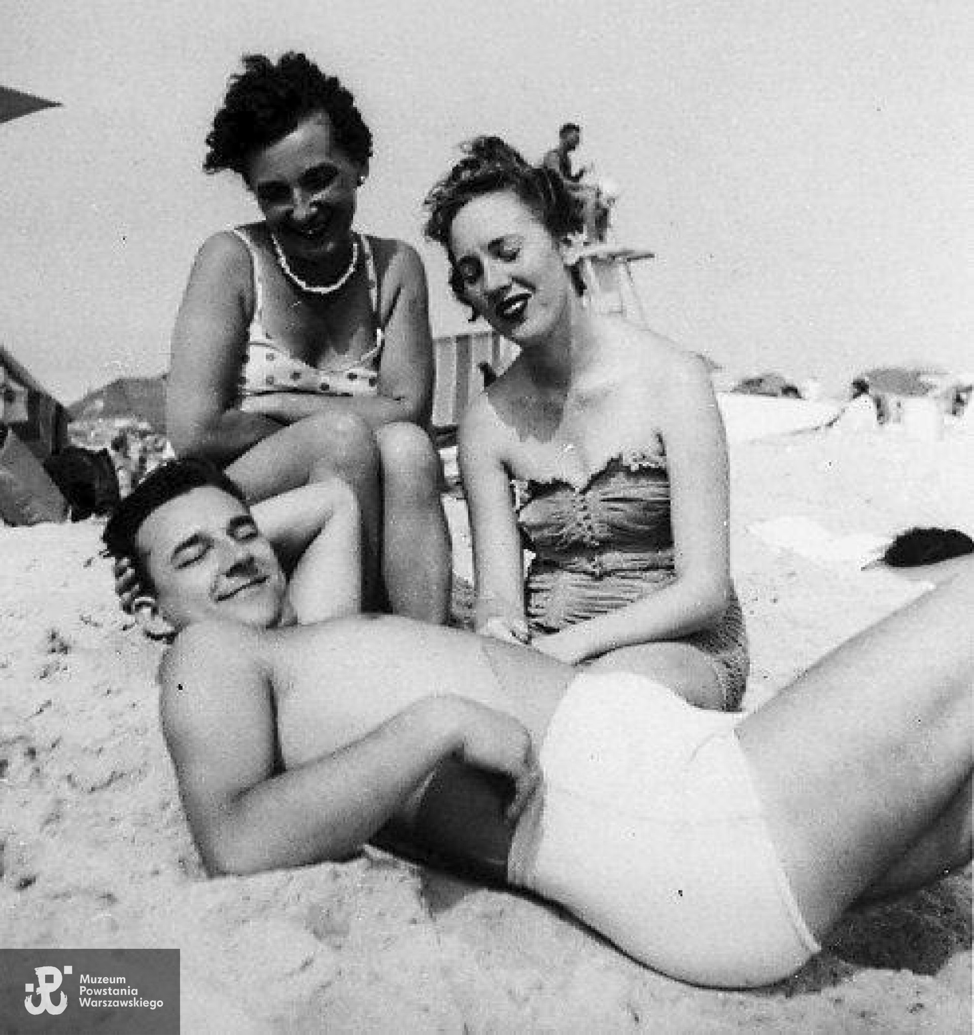 Janusz Klepacz z matką Zofią z Kamlerów Klepacz i żoną Heleną z Kilarskich Klepacz - 1960