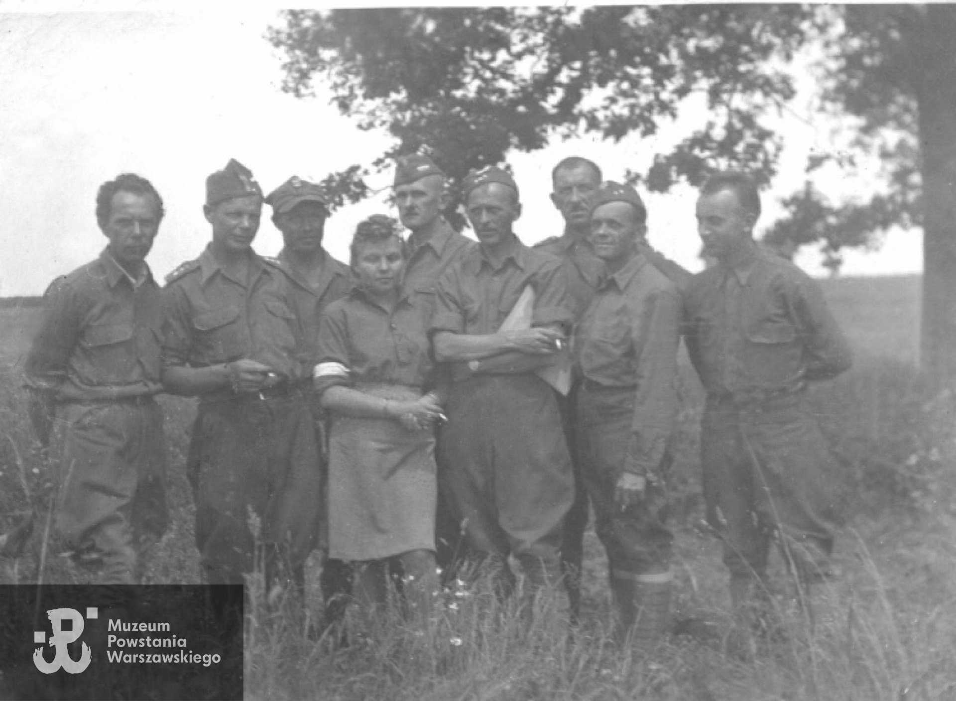 Powstańcy z batalionu "Gozdawa" po wyzwoleniu z obozu jenieckiego. Na zdjęciu m.in. Czesław Drozdowski "Domański", Lucjan  Fajer "Ognisty", Stanisław Szydziak-Sapuła "Wytyczyński", Irka,  Ryszard  Kawecki "Bolesta", Lucjan Giżyński "Gozdawa", NN, Edward  Radzikowski "Jar", Marian Głowacki, "Spokojny".