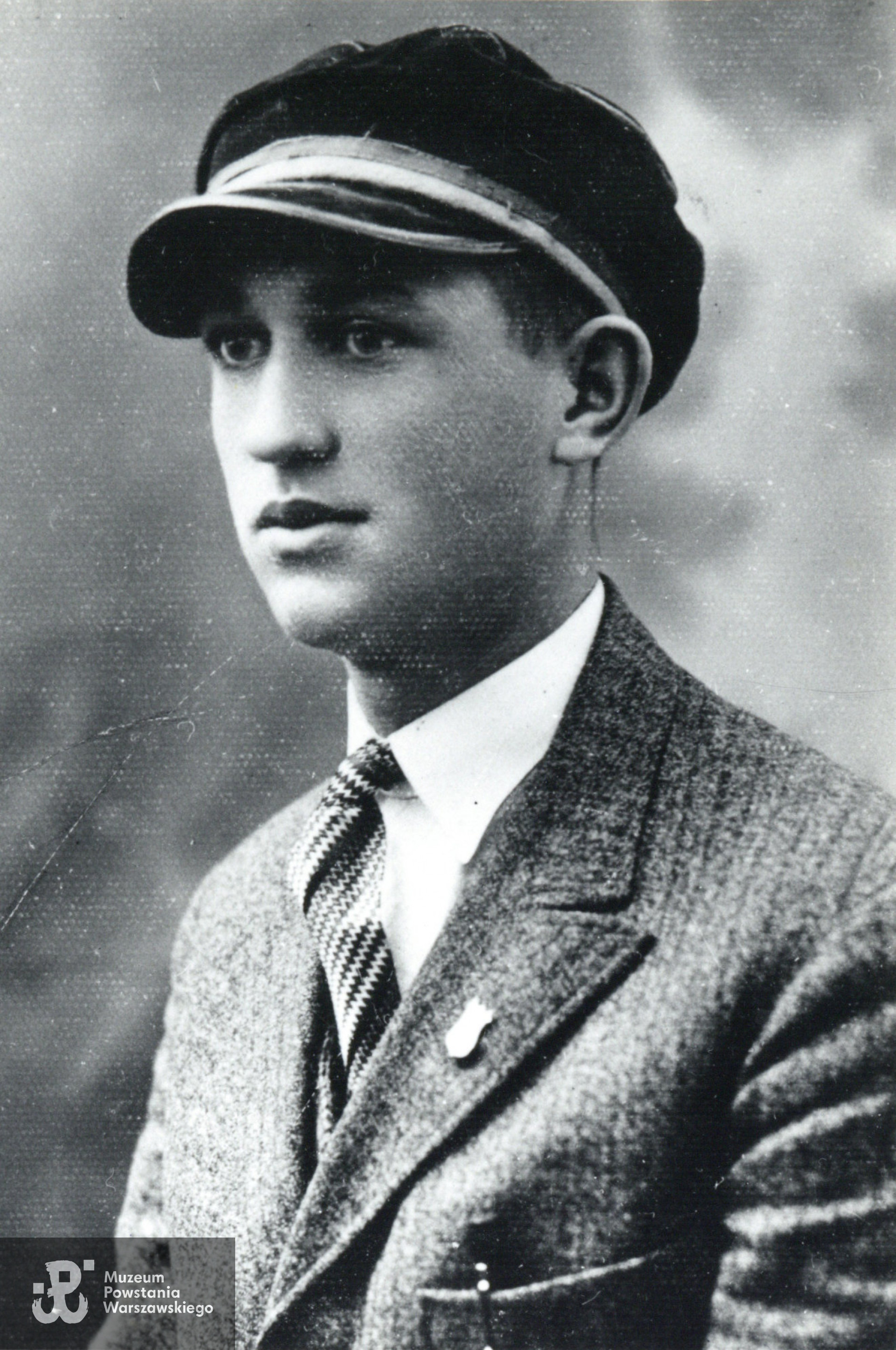 Wiesław Gwidon Juszkiewicz, absolwent Szkoły Handlowej, fotografia z początku lat 30-tych XX w. Ze zbiorów rodzinnych p. Zbigniewa Juszkiewicza