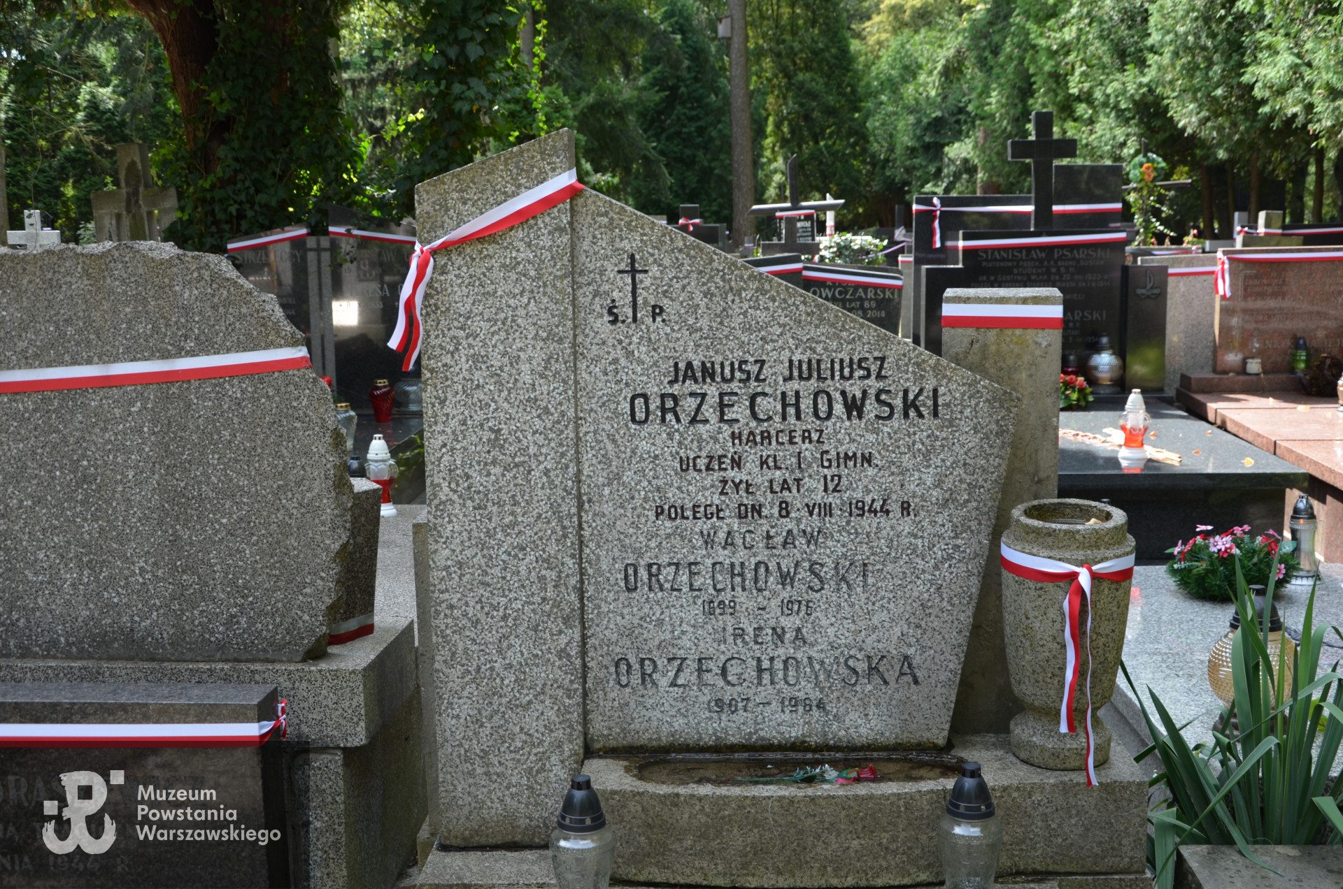 Powązki Wojskowe, kwatera A-23. Zdjęcie mogiły autorstwa p. Anny Szarejko