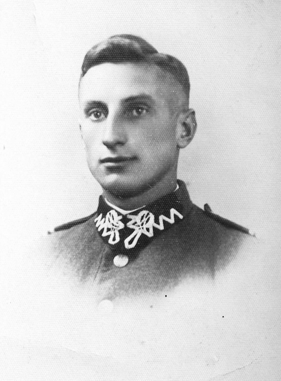 Henryk Rajczyk w mundurze elewa Szkoły Podoficerskiej - lata 30.