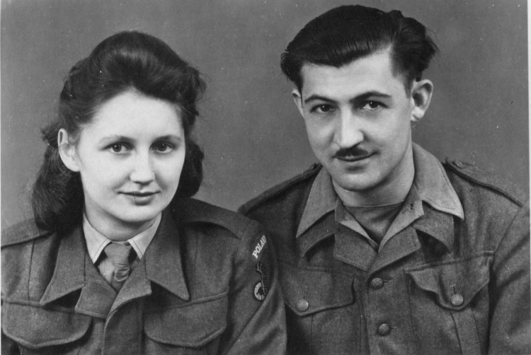 Grażyna z mężem Edwardem Dąbrowskim - Niemcy, wrzesień 1945 r.