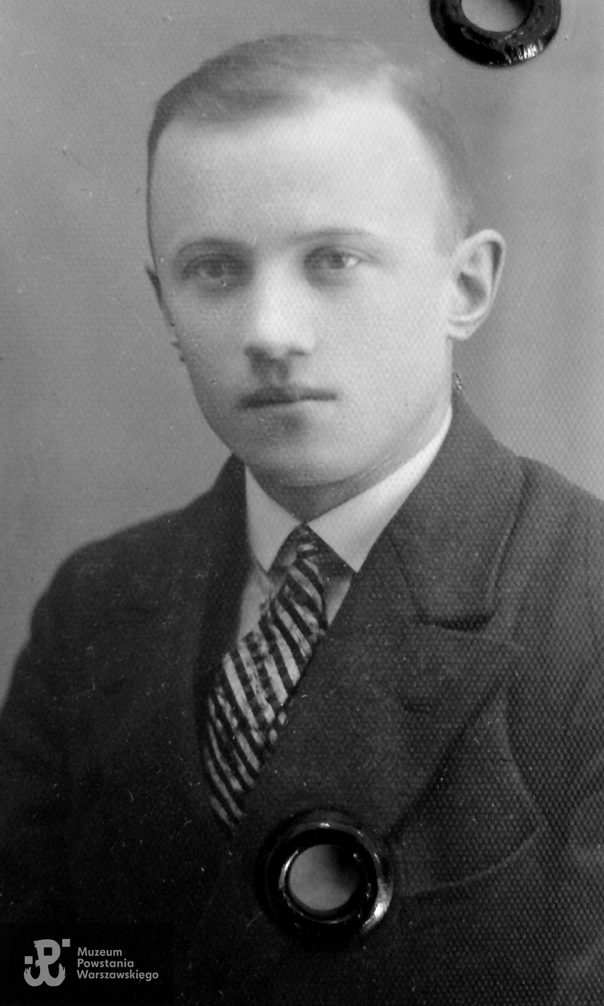 Andrzej Bielicki, fotografia portretowa z okresu studiów. Archiwum rodzinne, skan udostępnił p. Janusz Bielicki