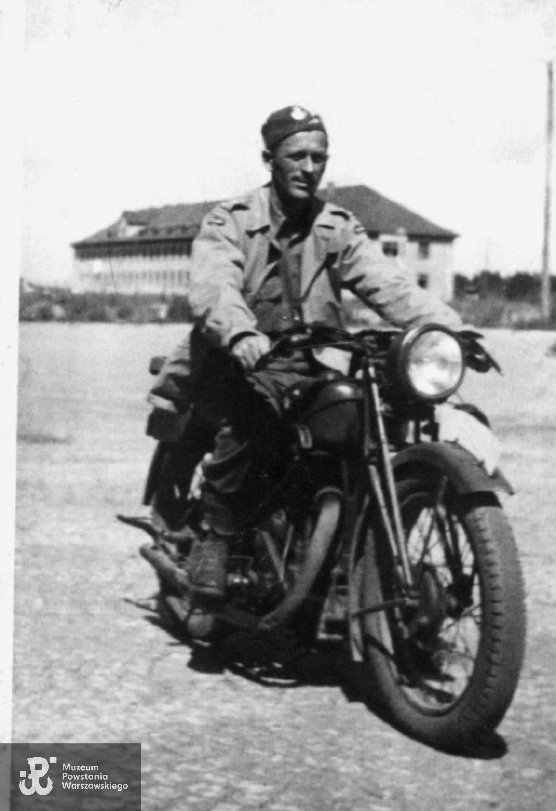 Kpr. Giżyński w wyzwolonym obozie Murnau