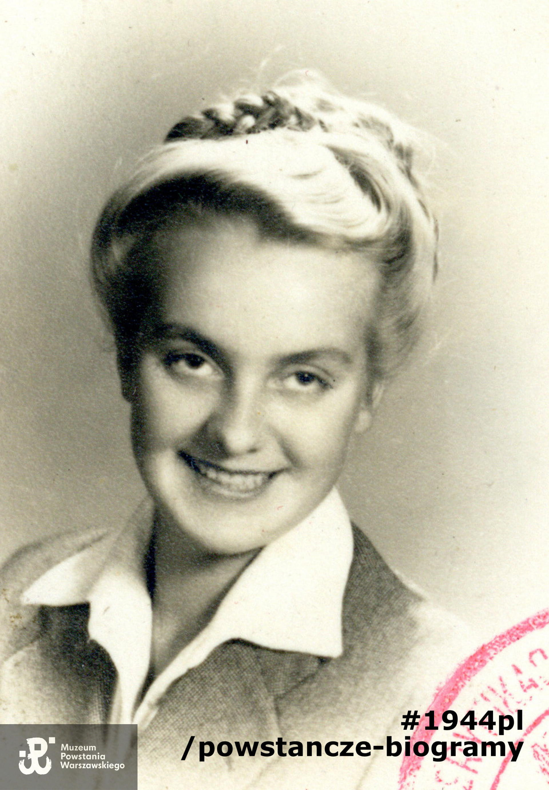 Zofia Stefania Salamonowicz - Zgliczyńska - Olszewska "Roma". Fot. maturalna, powojenna, 1947 r. Ze zbiorów rodzinnych. Skan wykonany w Muzeum Powstania Warszawskiego w listopadzie 2021 r. 