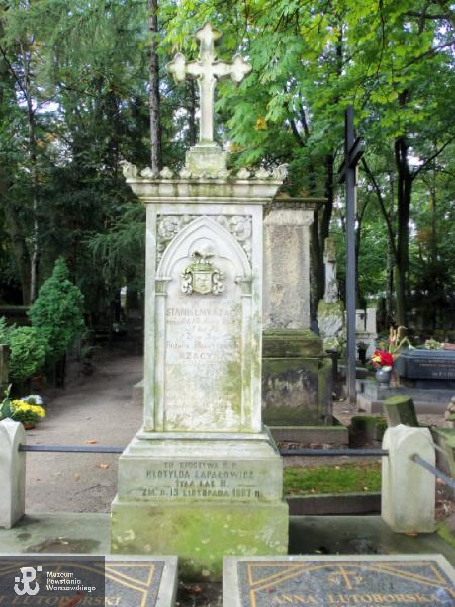 Fot. Warszawskie Zabytkowe Pomniki Nagrobne:  serwis mapowy m. st. Warszawy: <i>cmentarze.um.warszawa.pl</i>