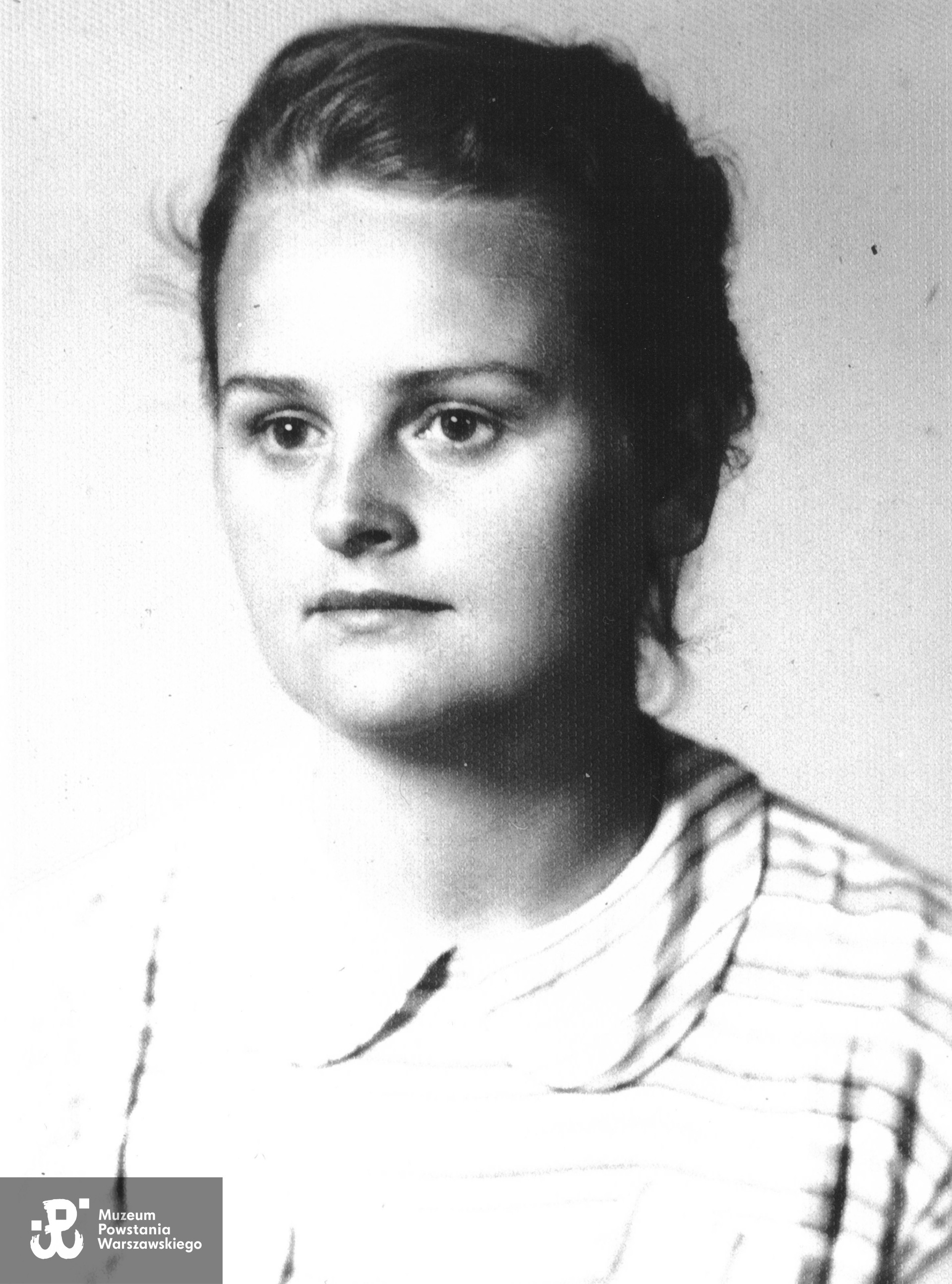 Krystyna Kondracka-Zawadzka. Fot. ze zbiorów Muzeum Powstania Warszawskiego, Teczki personalne uczestników Powstania Warszawskiego