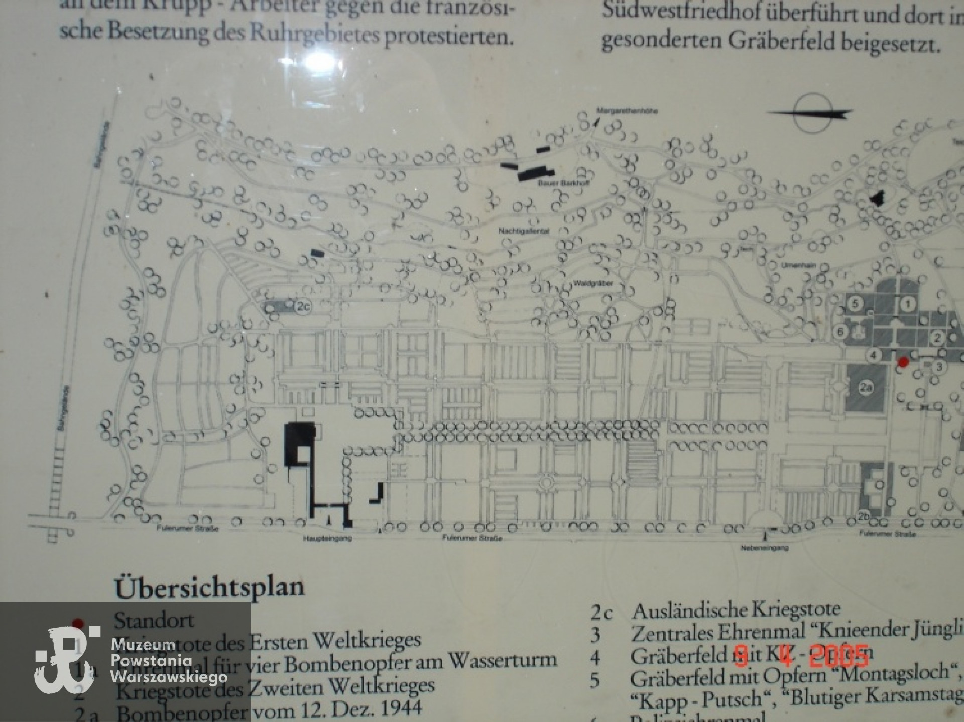 Gablota informacyjna na cmentarzu w Essen