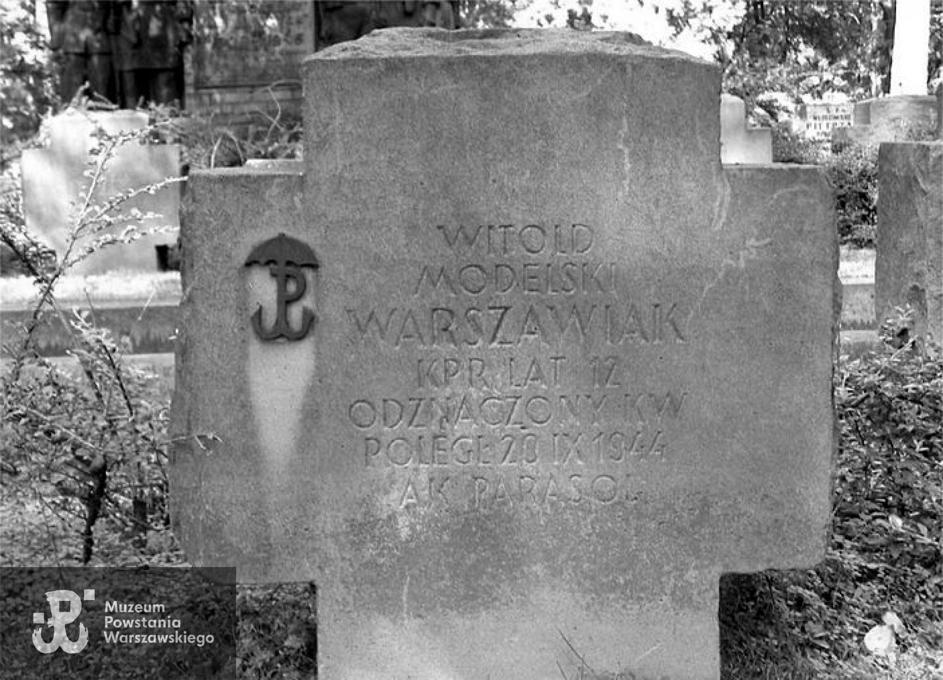 Mogiła Witolda Modelskiego na Powązkach Wojskowych w Warszawie - kwatera batalionu "Parasol" - stan obecny