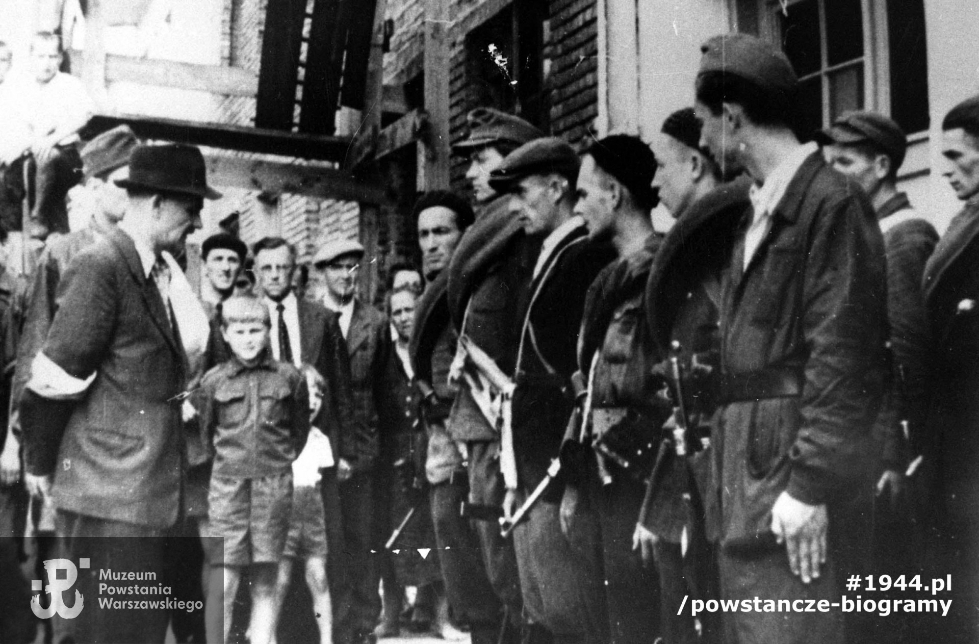 Zdjęcie filmowe z Powstania Warszawskiego autorstwa Romana Banacha ps. "Świerk". Ze zbiorów Muzeum Powstania Warszawskiego