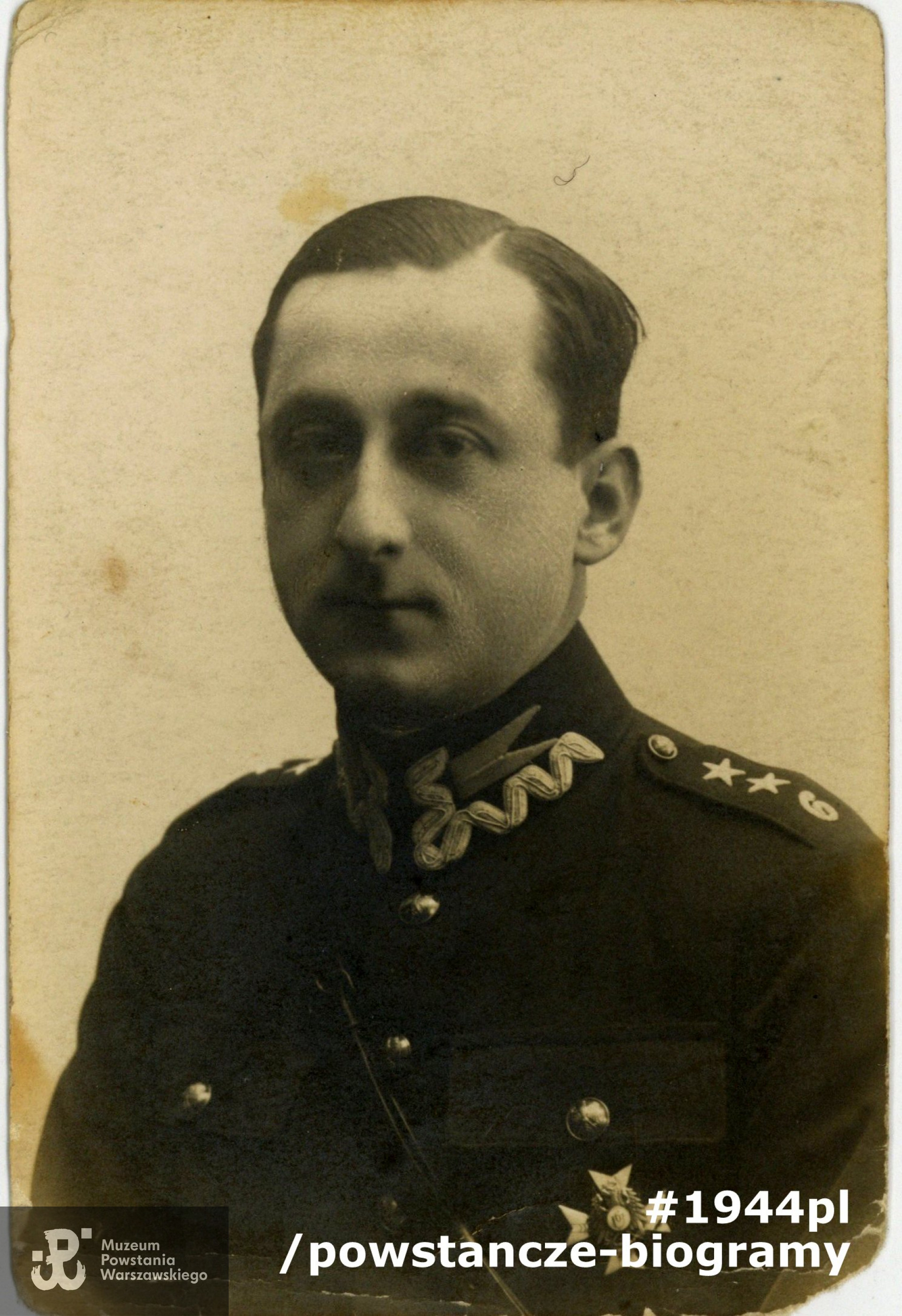 Antoni Ogulewicz w mundurze WP. Fotografia wykonana najprawdopodobniej przed 1926 rokiem. Fotografia  ze zbiorów rodzinnych udostępniona przez p. Ryszarda Pijarczyka.