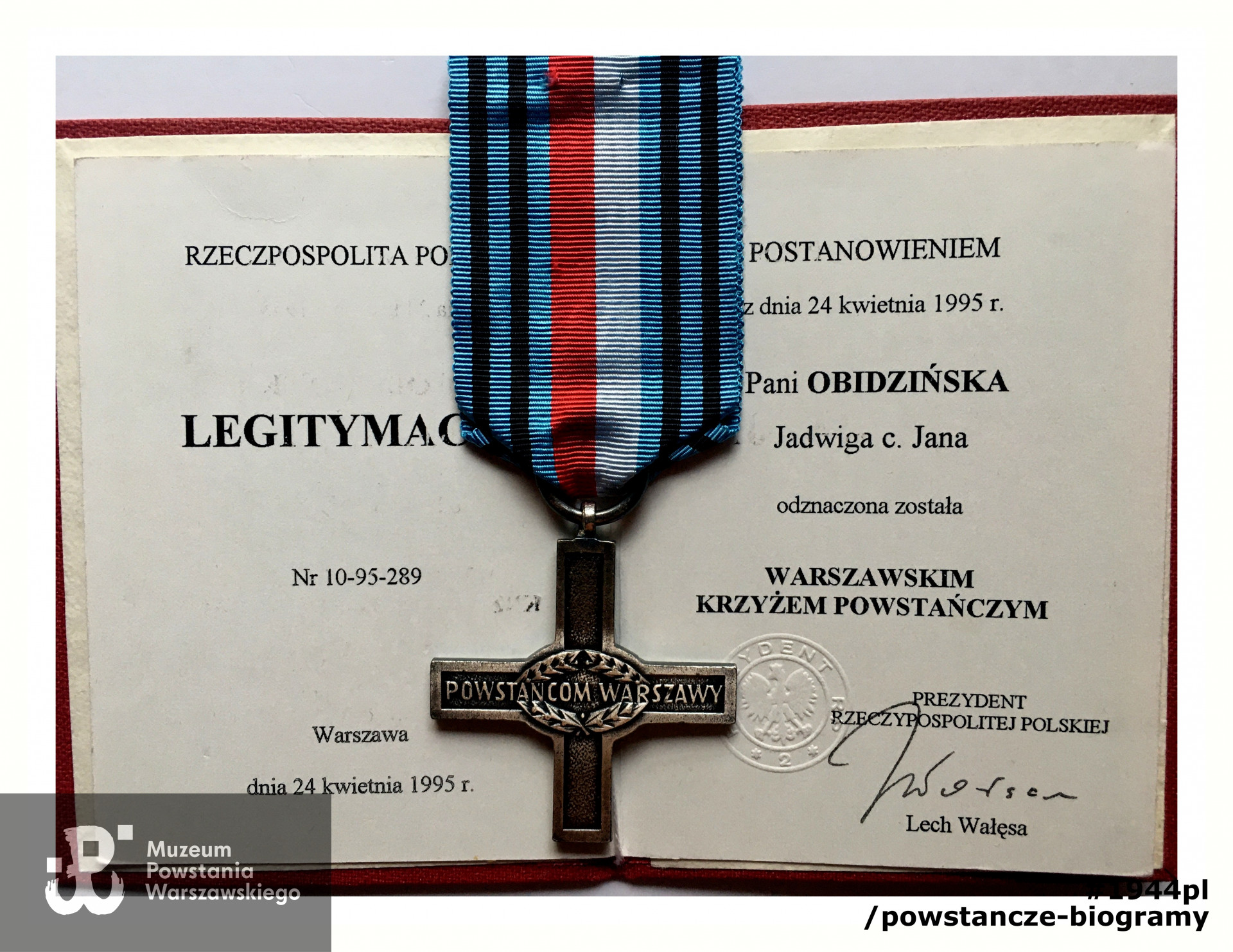 Warszawski Krzyż Powstańczy i legitymacja odznaczenia. Ze zbiorów rodzinnych, skan  udostępnił p. Paweł Obidziński (syn), za pośrednictwem p. Roberta Korczaka z Urzędu Miasta i Gminy Góra Kalwaria 
