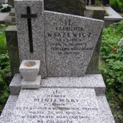 Cmentarz Wojskowy na Powązkach, kw. A-25, rząd 16, grób 8, miejsce pochowania Henryka Miniewskiego i Franciszka Wiazewicza (Wiażewicza). Fot. udostępnił p. Zbigniew Miniewski.