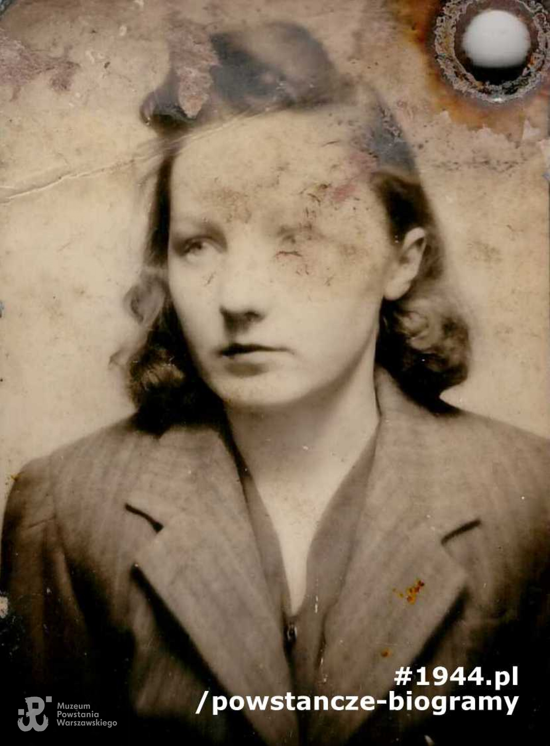 Fotografia z dokumentów Wandy znalezionych luzem w kanale burzowca przy ul. Agrykola, obecnie w zbiorach Muzeum Powstania Warszawskiego