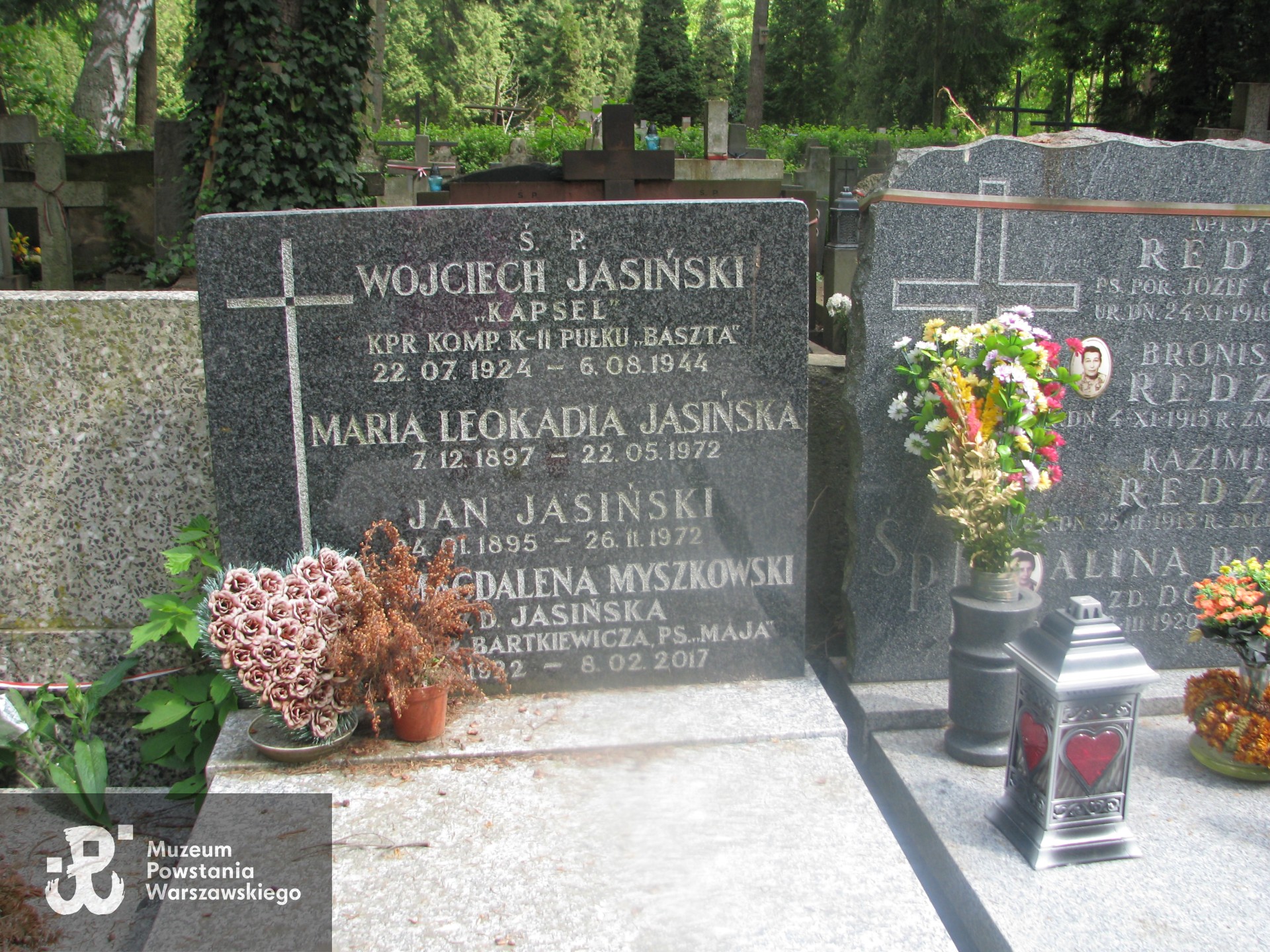 Cmentarz Wojskowy na Powązkach, grób rodzinny Jasińskich - miejsce pochowania  Wojciecha i Magdaleny oraz ich rodziców. Fot. Muzeum Powstania Warszawskiego - Baza Grobów Powstańców Warszawskich