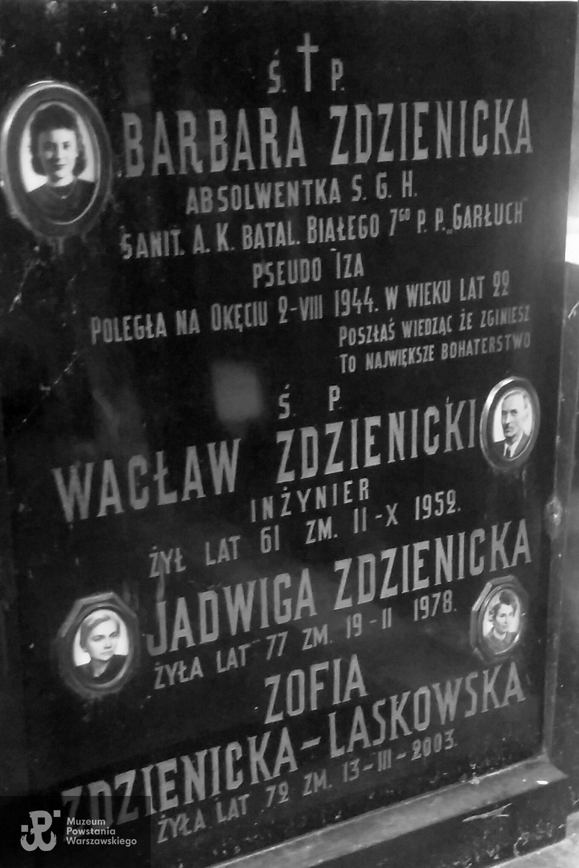 Grób rodziny Zdzienickich: Wacława i Jadwigi Zdzienickich oraz ich córek - poległej w wieku 22 lat Barbary ps. "Iza" i Zofii Zdzienickiej - Laskowskiej. Fot. udostępniła Magdalena Ciok
