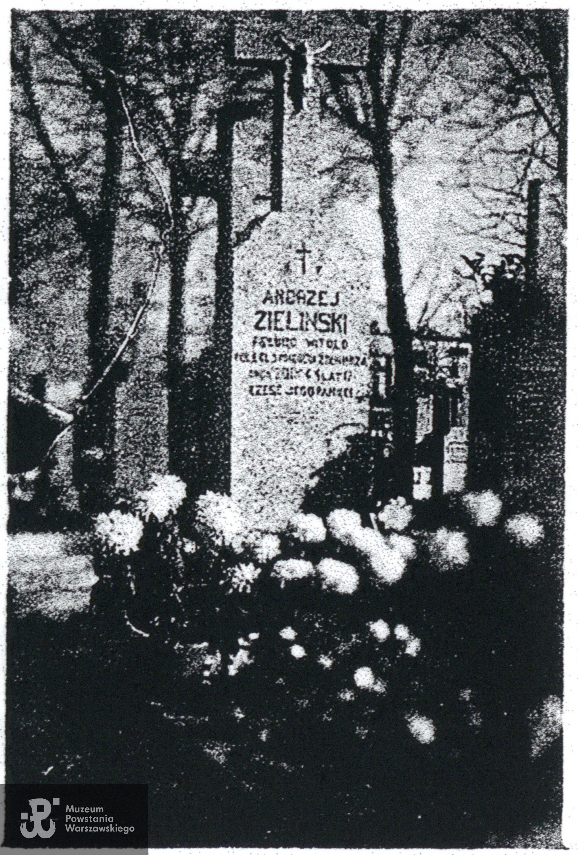 Cmentarz Wolski - miejsce pochowania Andrzeja Zielińskiego.  Skan z kserokopii, udostępnił p. Andrzej Zieliński, bratanek Powstańca