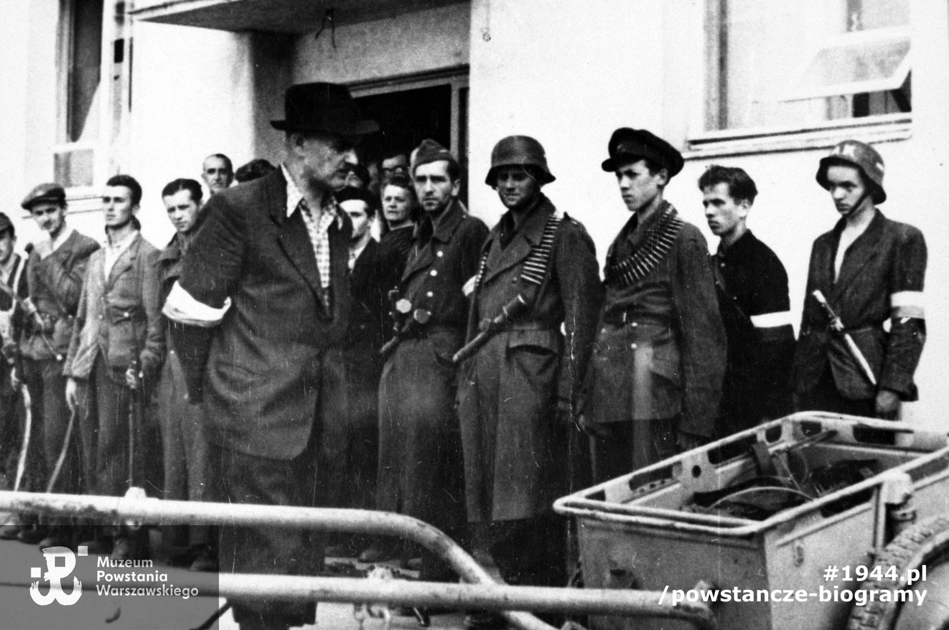 Zdjęcie filmowe z Powstania Warszawskiego autorstwa Romana Banacha ps. "Świerk". Ze zbiorów Muzeum Powstania Warszawskiego