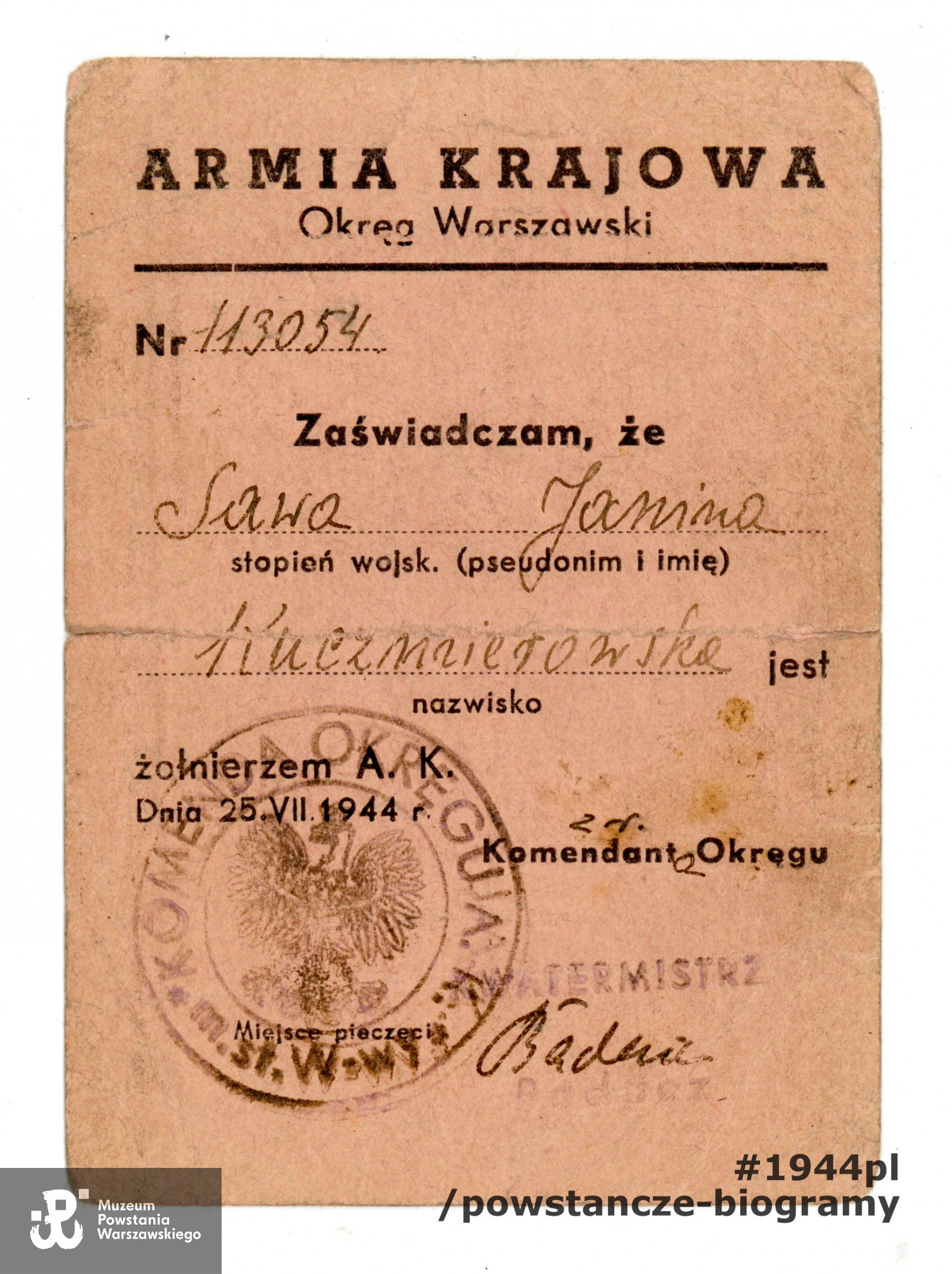 Legitymacja AK wystawiona na nazwisko Janina Kuczmierowska ps. "Sawa". Ze zbiorów Muzeum Powstania Warszawskiego, sygn.  MPW-A/7042 (P/6336/08)