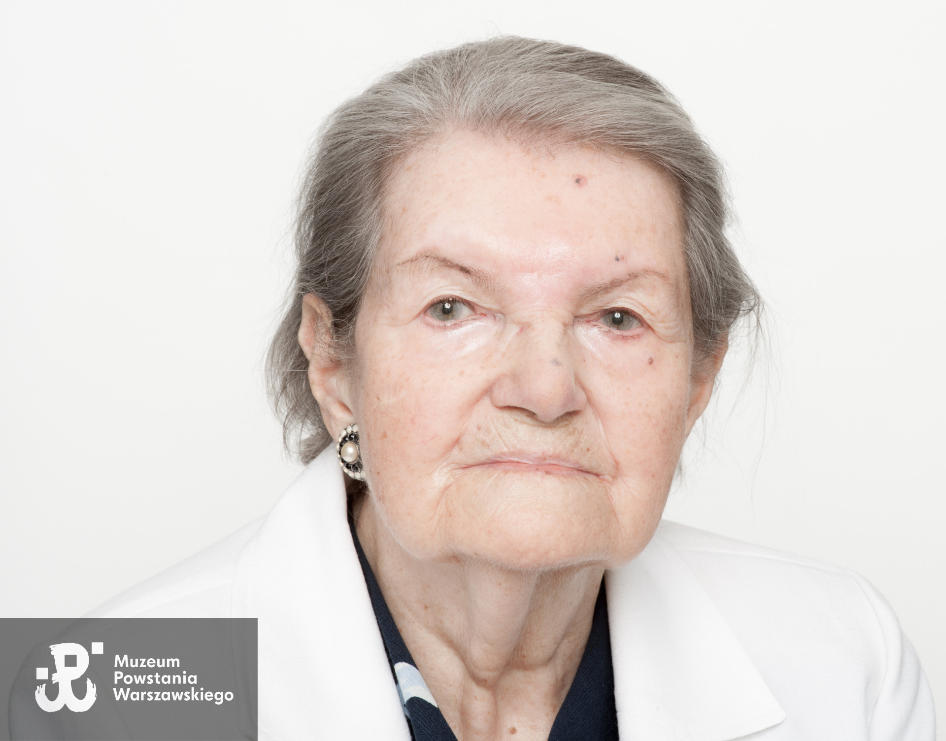 Krystyna Kunowska - Prędecka. Zdjęcie z serii portretów Powstańców Warszawskich wykonanych w ramach projektu "1944/70/2014" realizowanego przez grupę WWPHOTO dla uczczenia 70. rocznicy wybuchu Powstania Warszawskiego. Muzeum Powstania Warszawskiego, 22.07-04.08 2013.