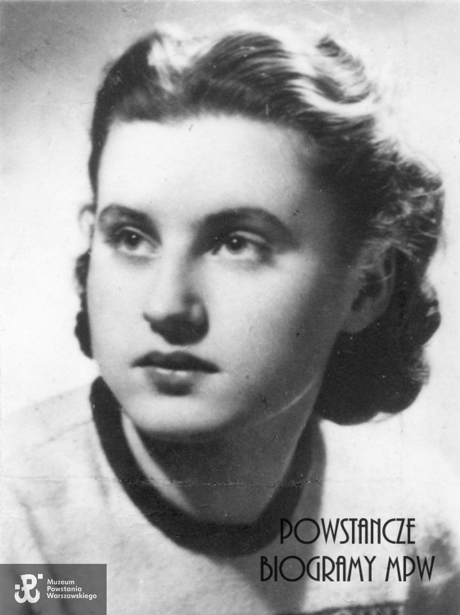 Łączniczka i sanitariuszka Janina Strubińska - Zarzycka "Miriam" (1924-1987). Fotografia portretowa ze zbiorów Muzeum Powstania Warszawskiego, sygn. MPW-IP/5856