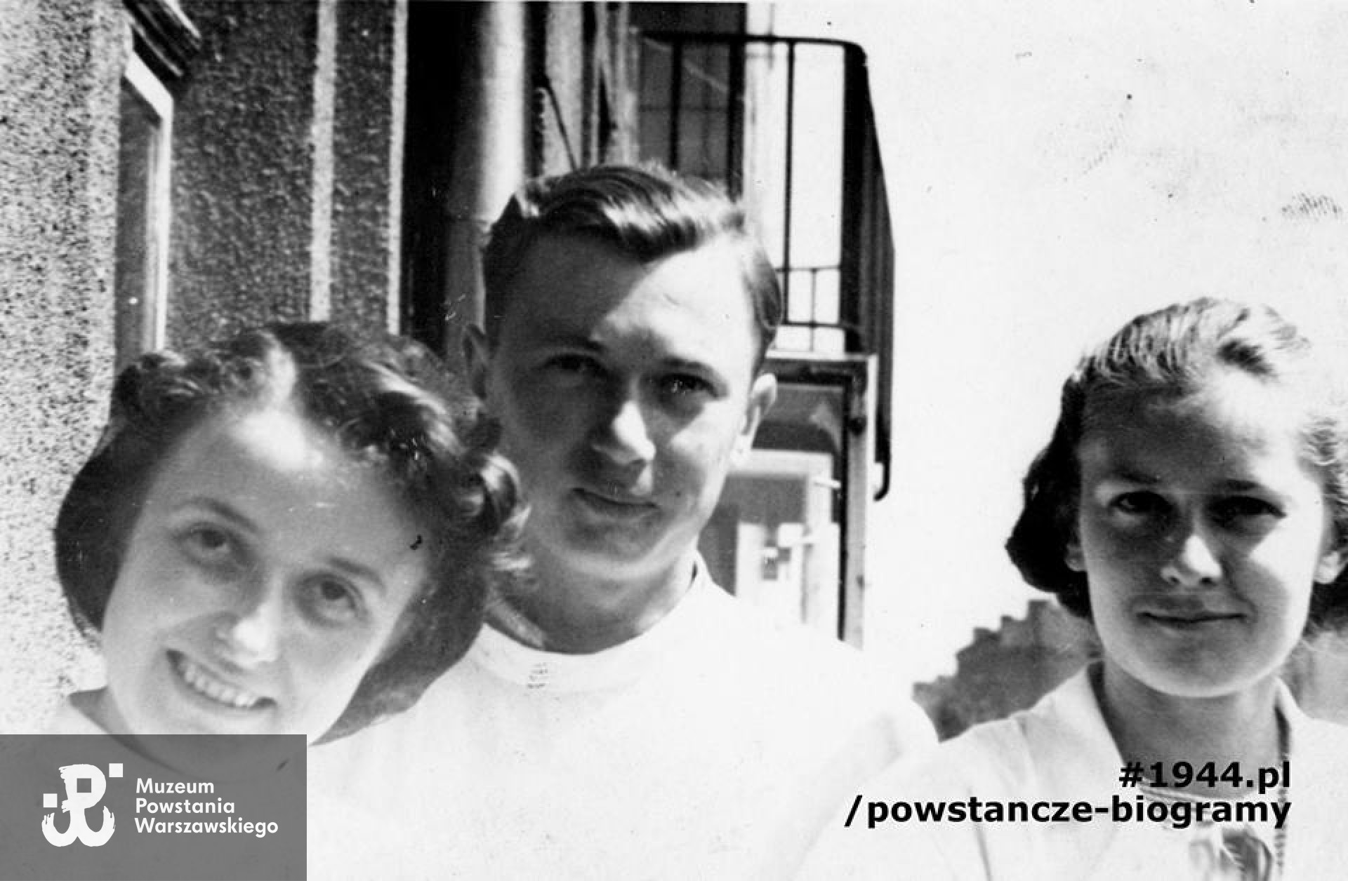 Kazimiera Małota-Lucerska "Ewa", "175" (1921-1991)  sanitariuszka Armii Krajowej w zgrupowaniu "Paweł" - batalion NOW-AK "Antoni" - 2. kompania "Anna", od 7.08.1944 - Grupa "Północ" - zgrupowanie "Róg" - batalion "Gustaw" - kompania "Anna". Na zdjęciu po wojnie (pierwsza z lewej) podczas studiów na UJ, lata 1946-1948. Fot. ze zbiorów Muzeum Powstania Warszawskiego, zbiór Ewy Orlikowskiej - Krasnowolskiej
