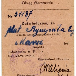 Legitymacja AK wystawiona na nazwisko Eugeniusz Marsz ps.  Rympała. Ze zbiorów Muzeum Powstania Warszawskiego, sygn.  P/10053/25