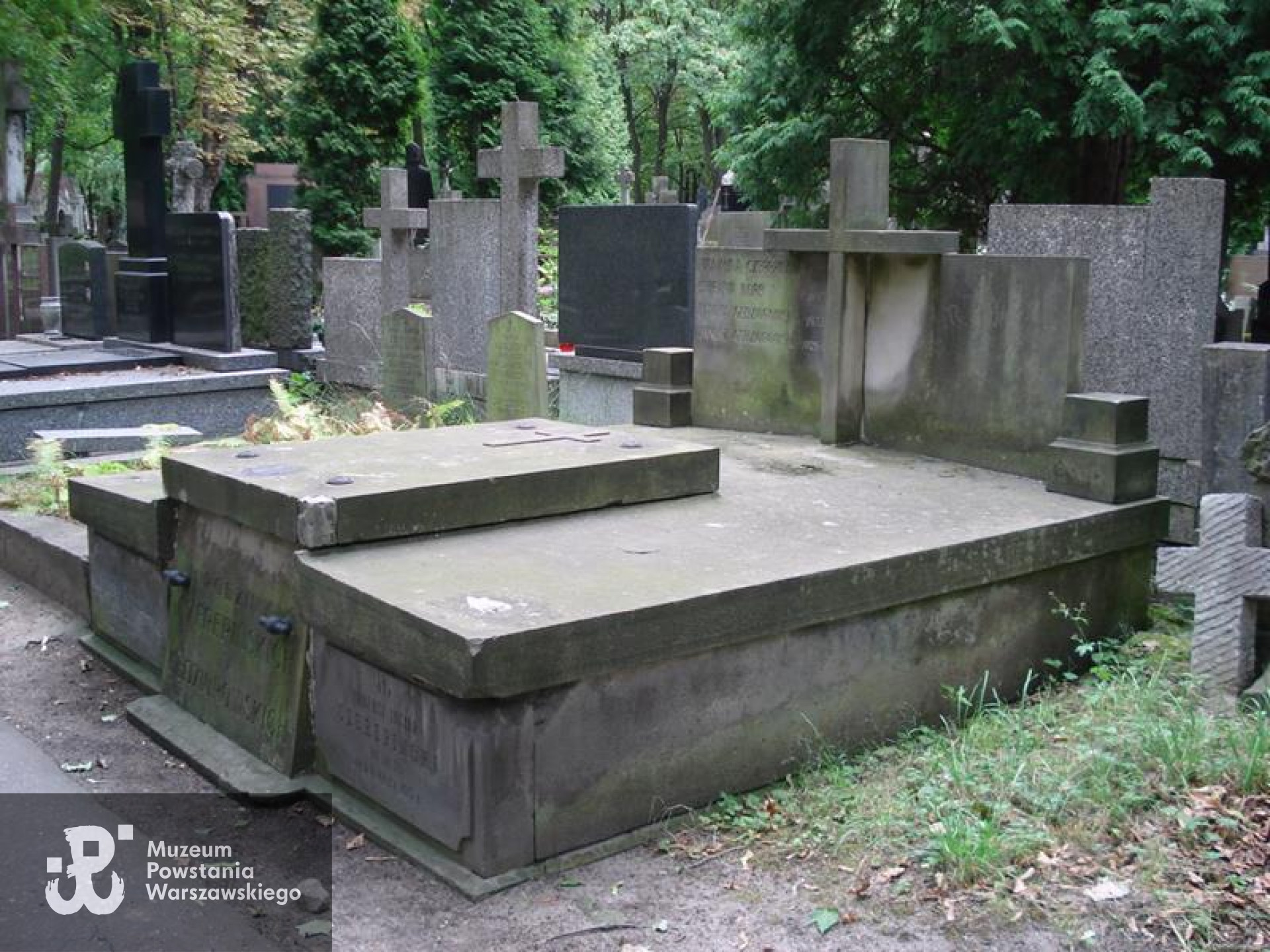 Fot. Warszawskie Zabytkowe Pomniki Nagrobne:  <i>cmentarze.um.warszawa.pl</i>