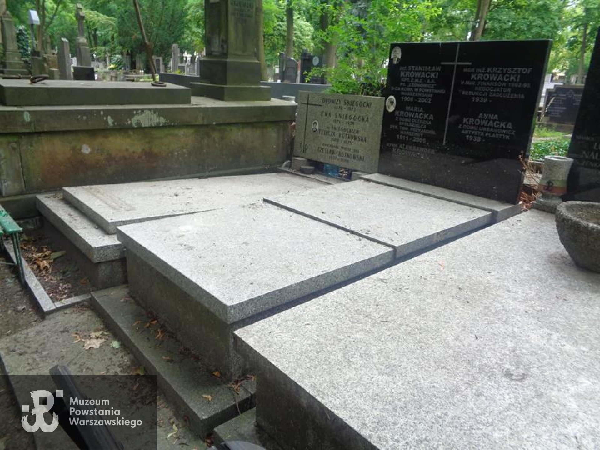 Fot. Warszawskie Zabytkowe Pomniki Nagrobne:  serwis mapowy m. st. Warszawy: <i>cmentarze.um.warszawa.pl</i>
