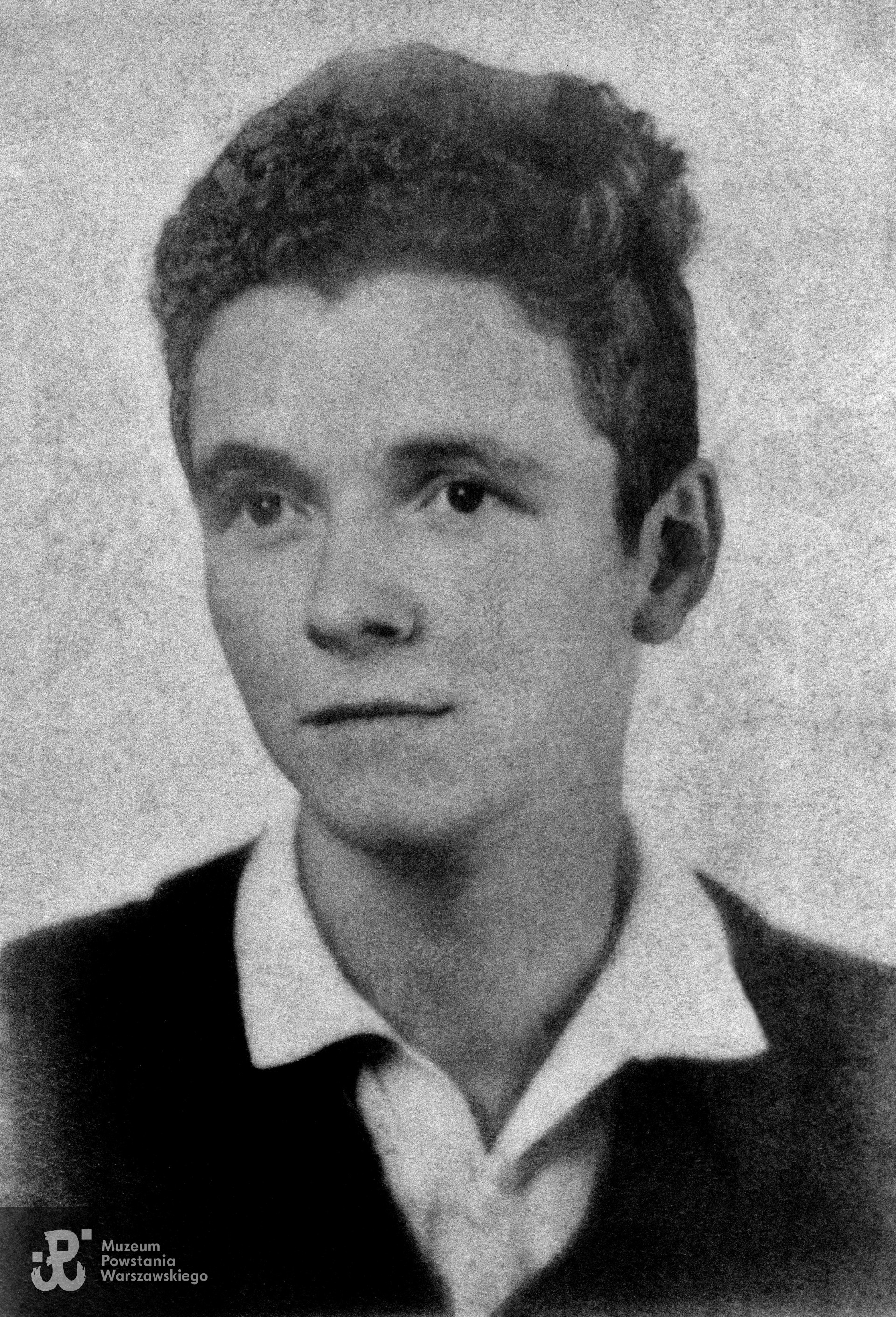 ppor. phm. Andrzej Makólski „Mały Jędrek”. Fot.ze zbiorów Muzeum Powstania Warszawskiego - zbiór <i>Batalion ”Zośka"</i>, sygn. MPW-IS/1850