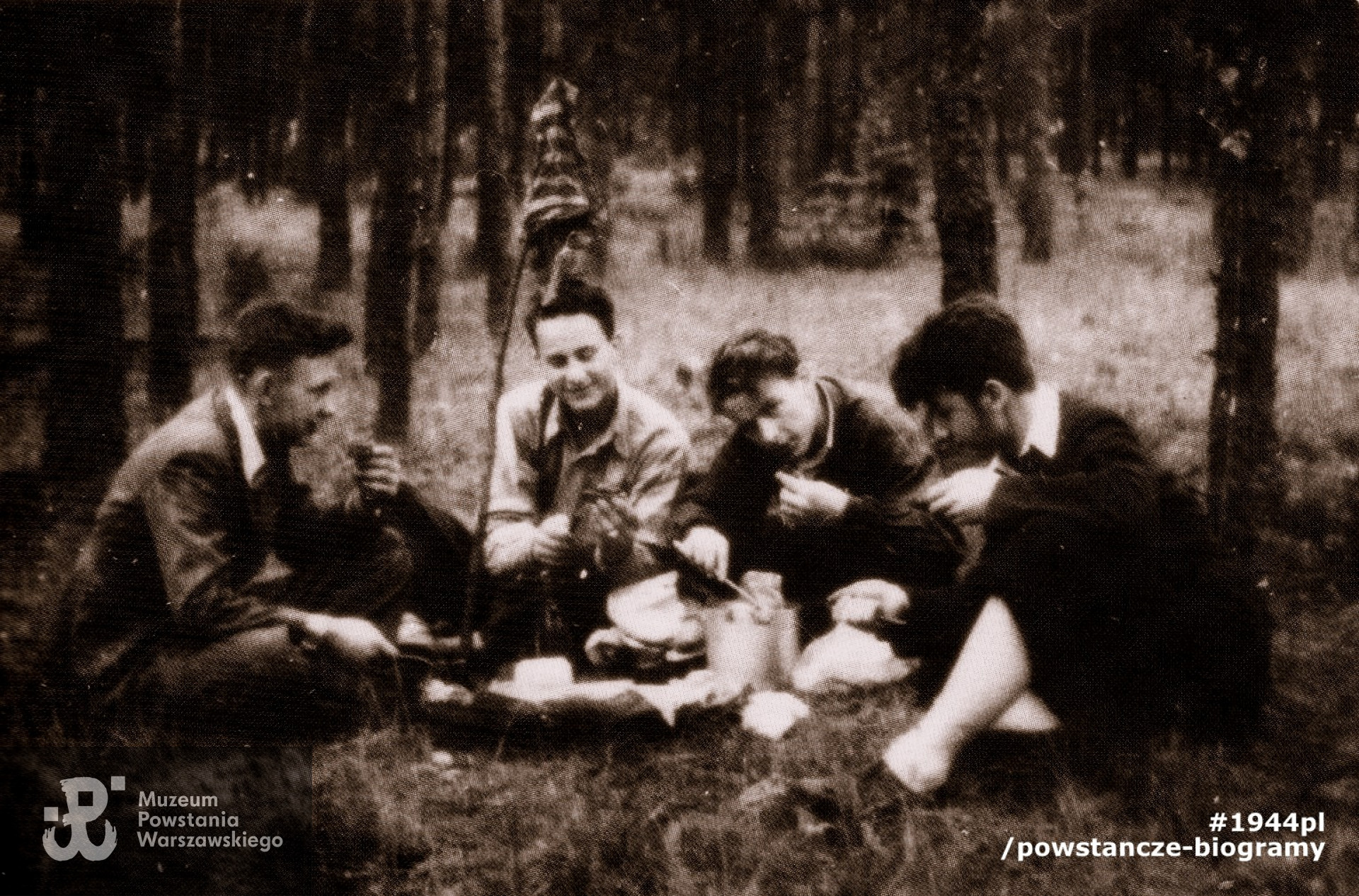 Zbiórka instruktorów, 1944 r. Fot. ze zbiorów rodzinnych udostępnił ks. Andrzej Bafeltowski SAC