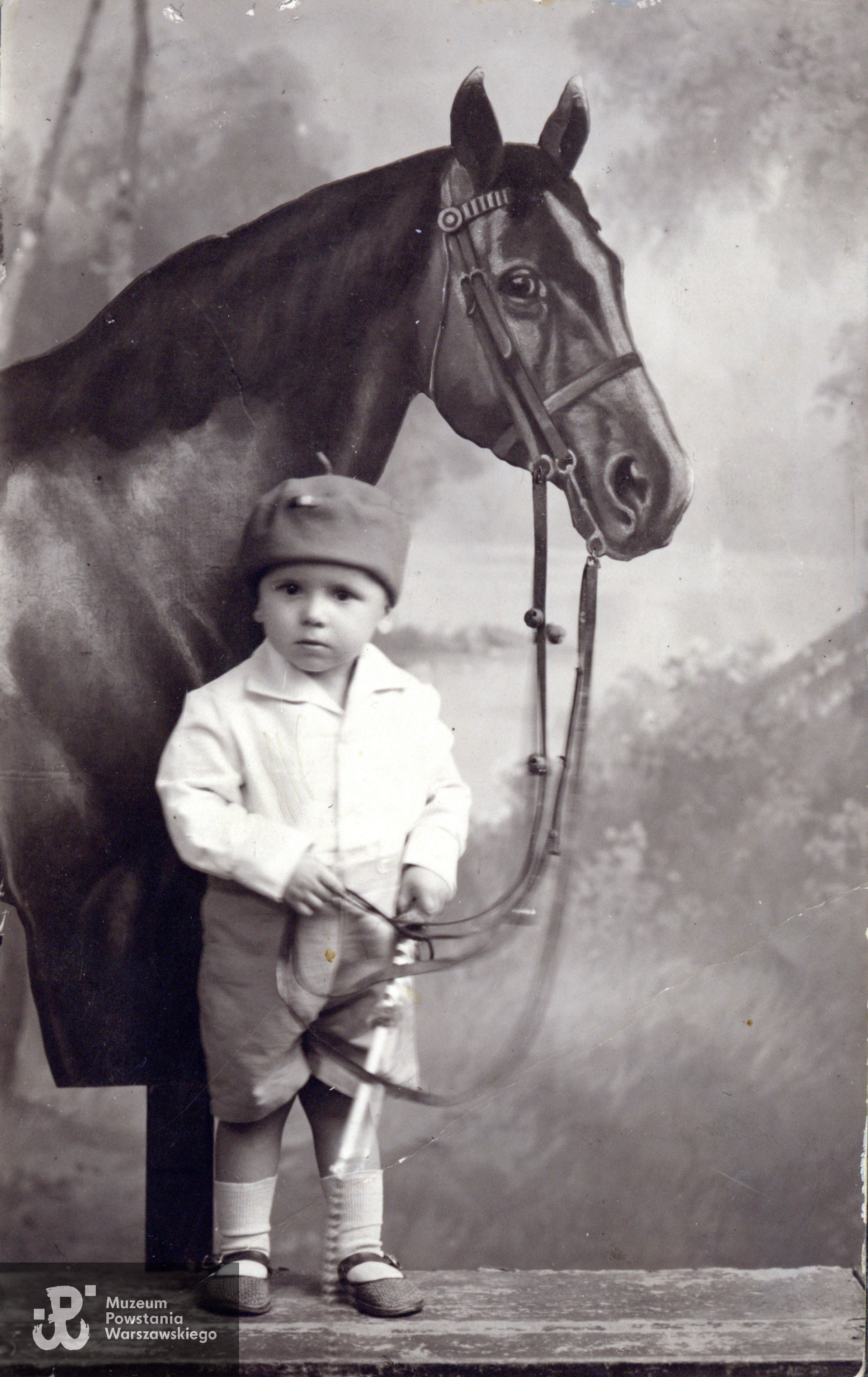 Edward Kwiatkowski, późniejszy "Edek", "Czarny" w okresie wczesnego dzieciństwa, II połowa lat 20-tych XX w. (1928). Fot. ze zbiorów rodzinnych,  udostępniły  p. Dorota Zbiegniewska-Lech i p. Anna Zbiegniewska-Lis, siostrzenice Powstańca. Skany wykonano w Muzeum Powstania Warszawskiego w lutym 2024 r. 