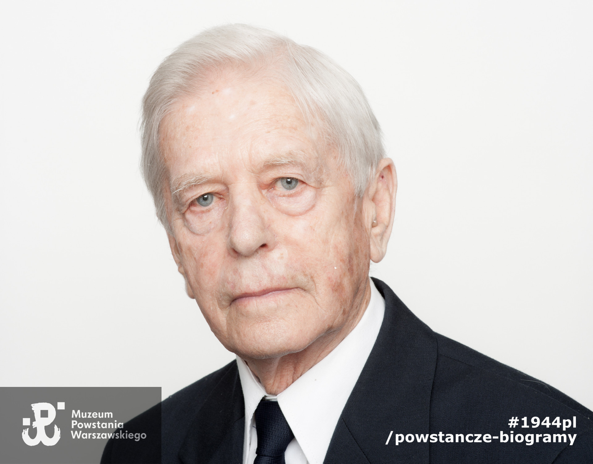 Pan Jerzy Koszada. Zdjęcie z serii portretów Powstańców Warszawskich wykonanych w ramach projektu "1944/70/2014" realizowanego przez grupę WWPHOTO dla uczczenia 70. rocznicy wybuchu Powstania Warszawskiego. Muzeum Powstania Warszawskiego, 22.07-04.08 2013.