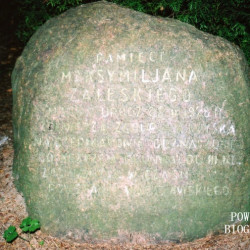 Kamień upamiętniający poległego sanitariusza Maksymiliana Spielmana (Załęskiego) ps. 