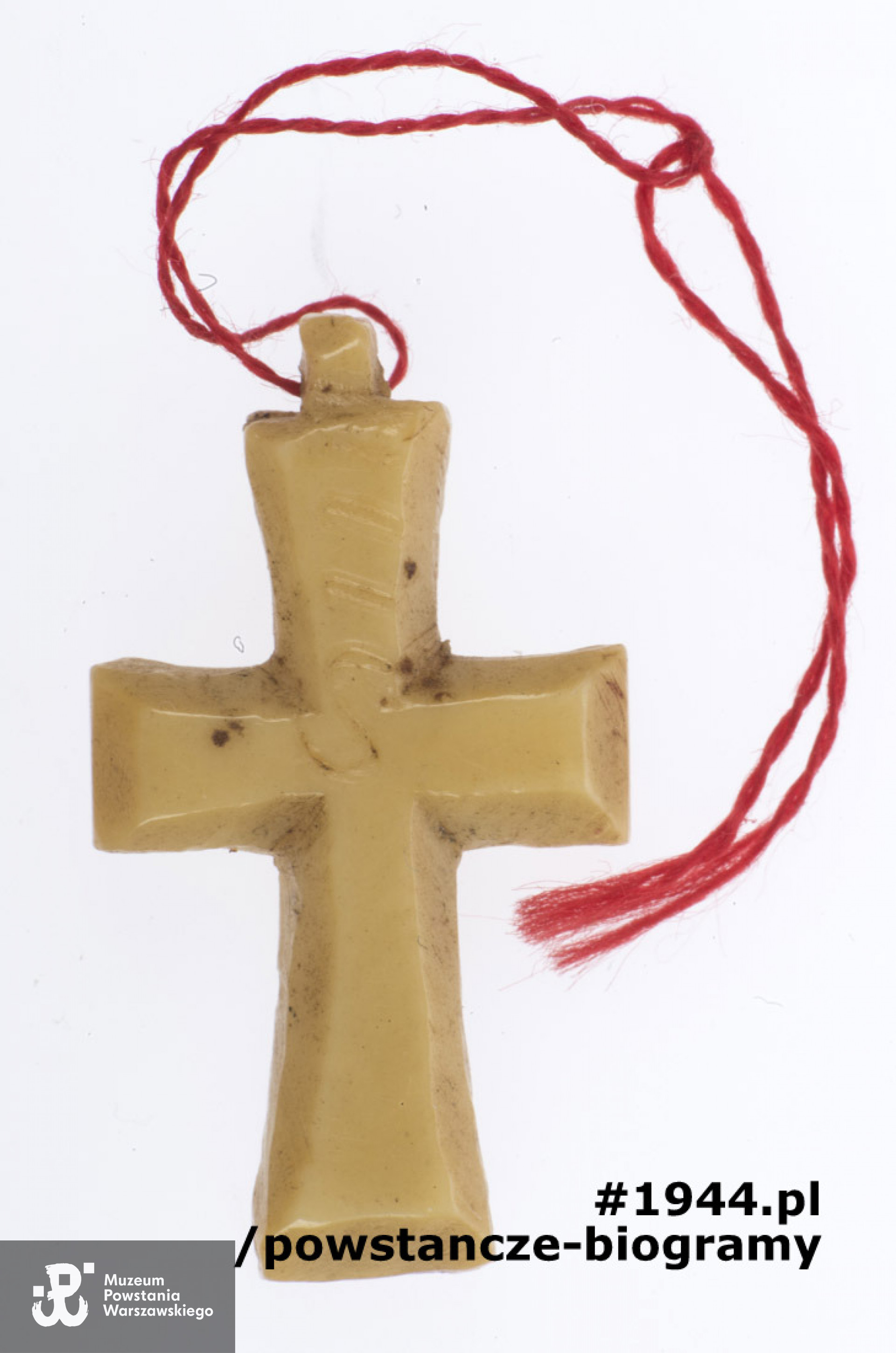 Należący do Barbary Otwinowskiej krzyży, wykonany w więzieniu mokotowskim prawdopodobnie  z fragmentu szczoteczki do zębów. Ze zbiorów Muzeum Powstania warszawskiego, numer inwentarzowy MPW-M/3144, dar Barbary Otwinowskiej
