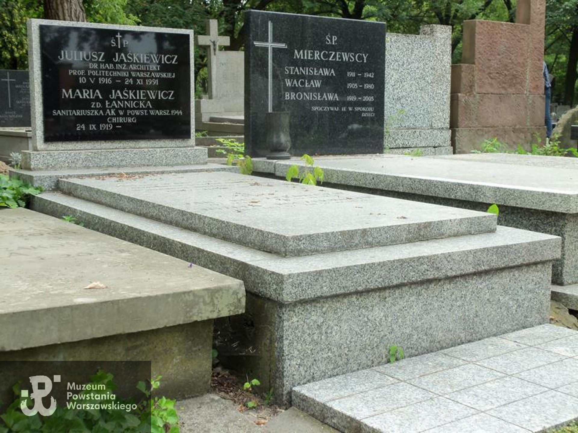 Fot. Warszawskie Zabytkowe Pomniki Nagrobne:  serwis mapowy m. st. Warszawy: <i>cmentarze.um.warszawa.pl</i>