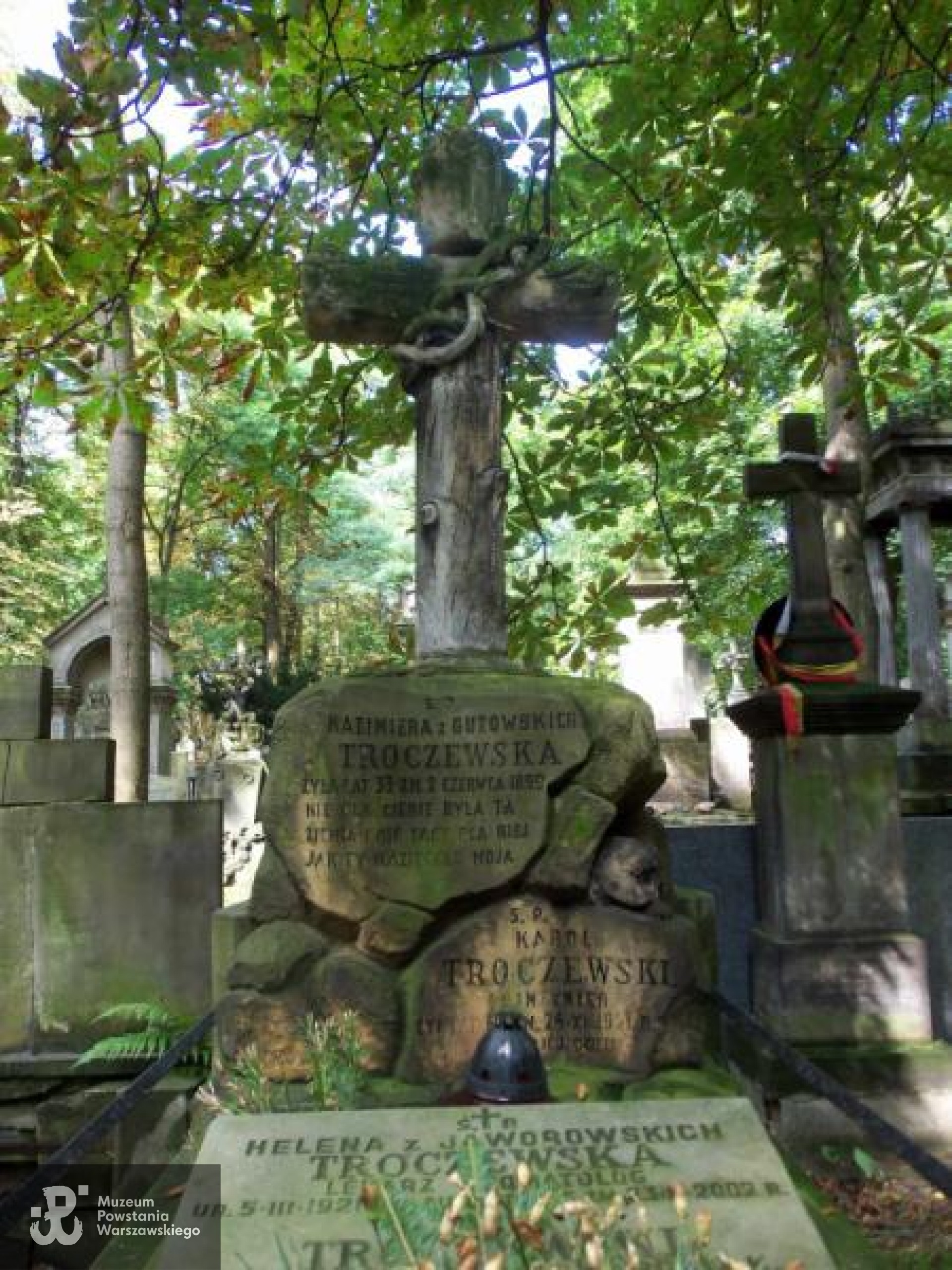 Fot. Warszawskie Zabytkowe Pomniki Nagrobne:  serwis mapowy m. st. Warszawy: <i>cmentarze.um.warszawa.pl</i>