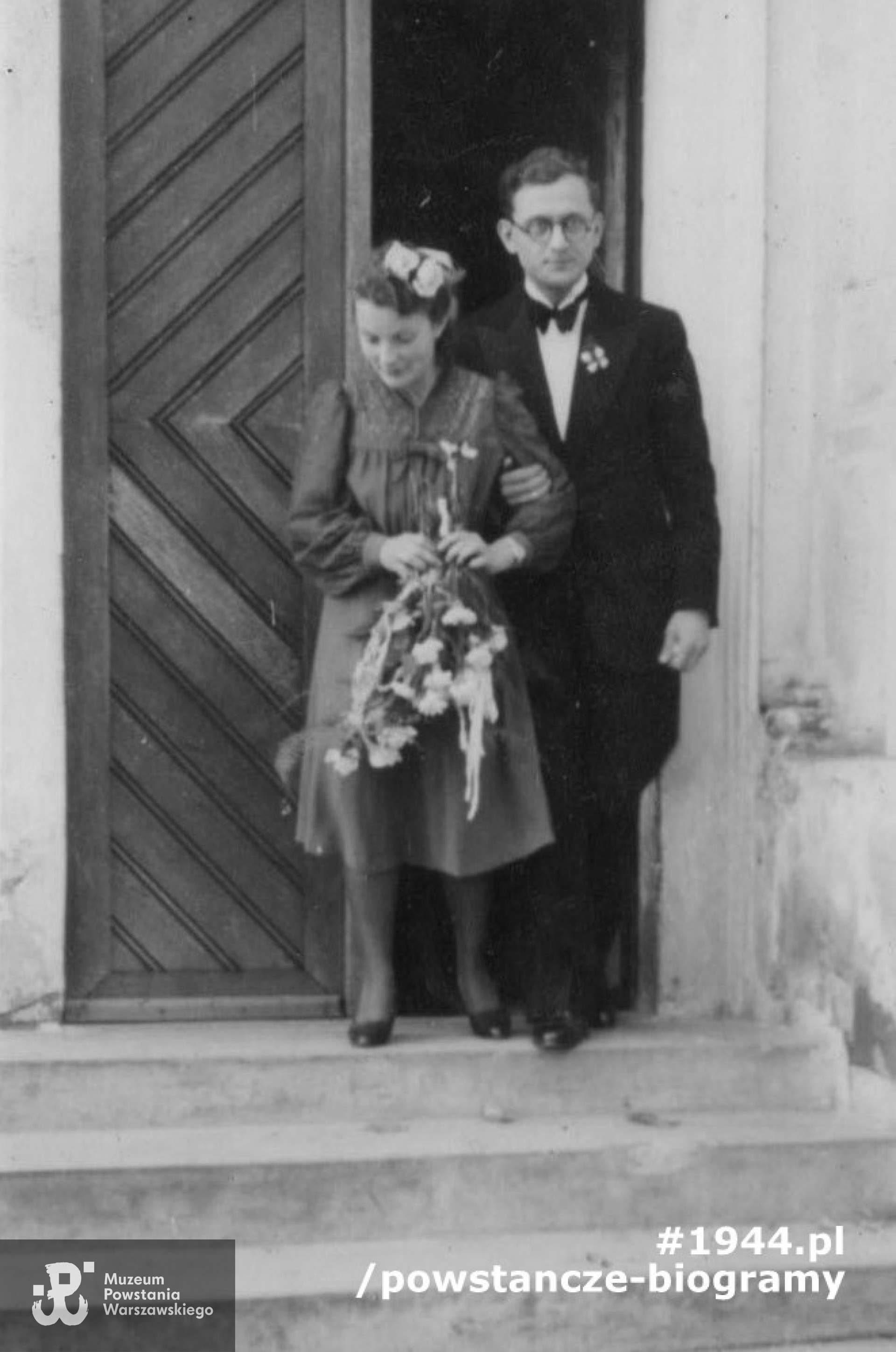 Alicja Sosnowska i ppor. Zygmunt Malinowski - ślub  7.10.1942 r. w parafii Św. Teresy od Dzieciątka Jezus przy ul. Tamka 2 w Warszawie.  Fot. archiwum rodzinne