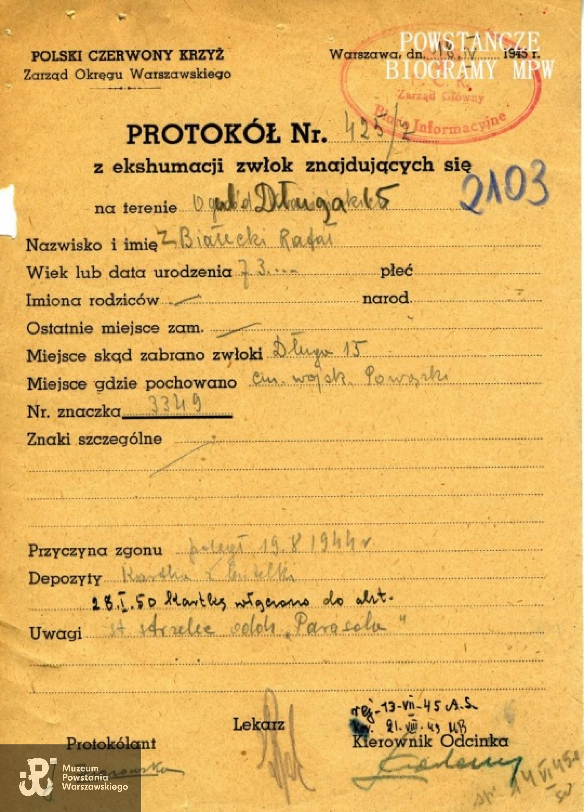 Protokół ekshumacyjny Polskiego Czerwonego Krzyża z czerwca 1945 roku. Fot. MPW