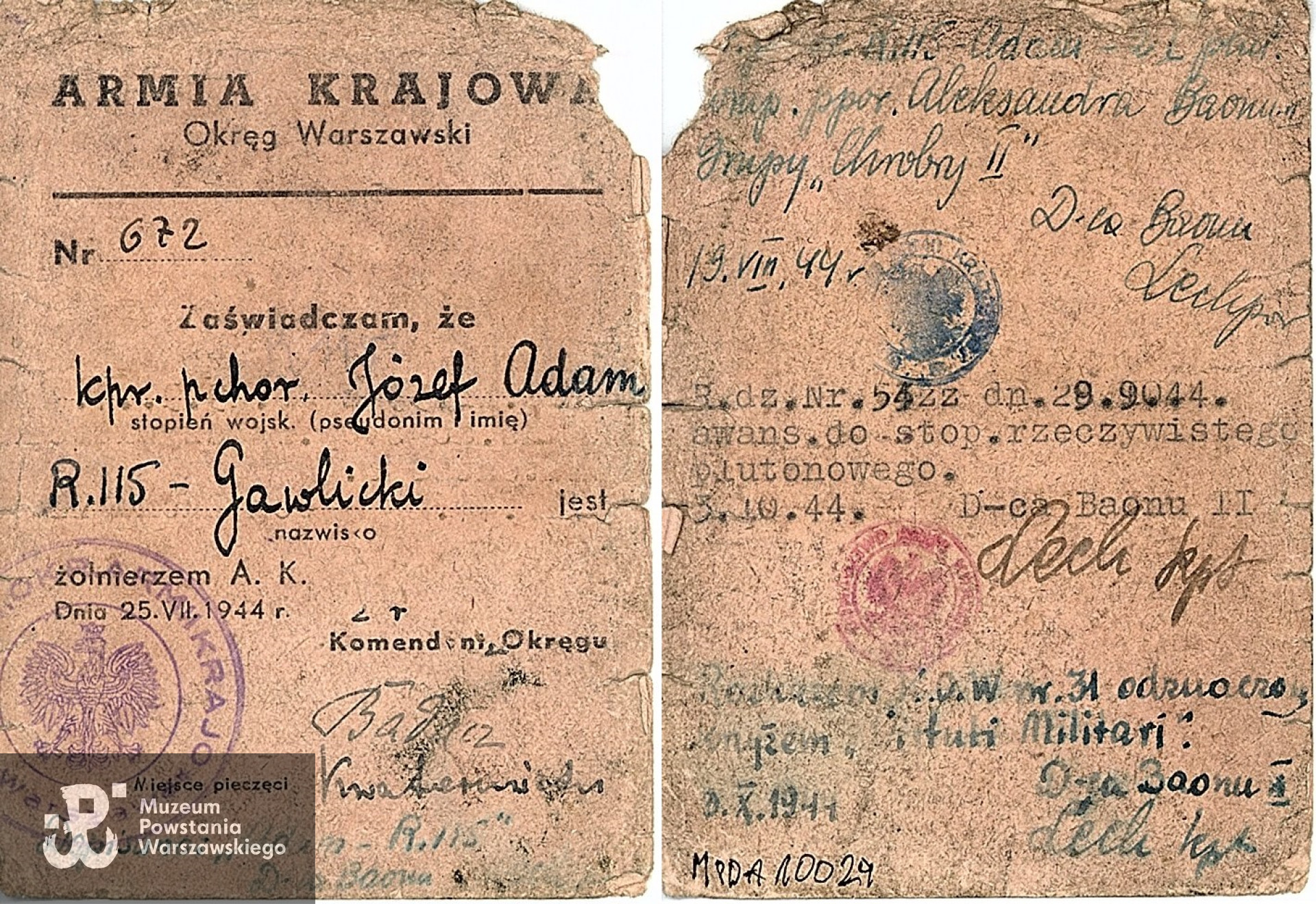 Legitymacja AK, należaca do kpr. pchor. Józefa Gawlickiego ps. "Adam". Zbiory Muzeum Powstania Warszawskiego; sygn. MPW-A-10029.
