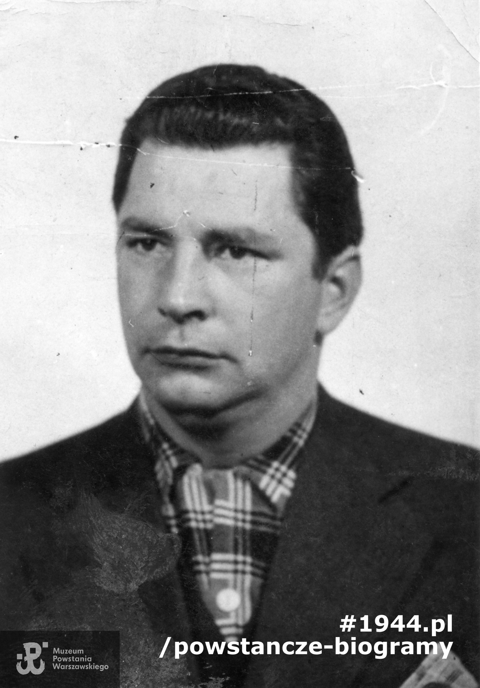  Strz. Teofil Bisaga "Sęp", "Bogdan" (1925-2017).  Fotografia portretowa załączona do ankiety uczestnika Powstania Warszawskiego. Ze zbiorów Muzeum Powstania Warszawskiego, sygn. MPW-IP/5786