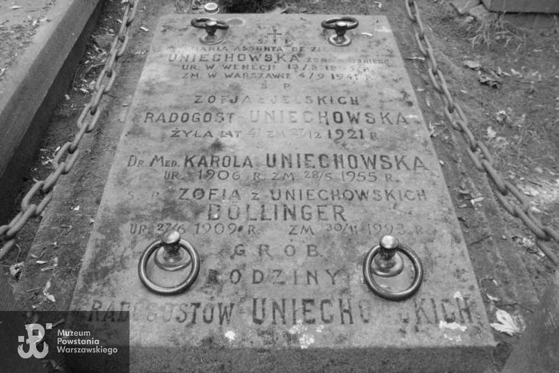 Mogiła na warszawskich Powązkach. Napis na grobie <i>Zofia z Uniechowskich  Dölinger. </i>Zdjęcie pochodzi ze strony <i>cmentarze.um.warszawa.pl </i>Nadesłał Jan Wawszczyk.