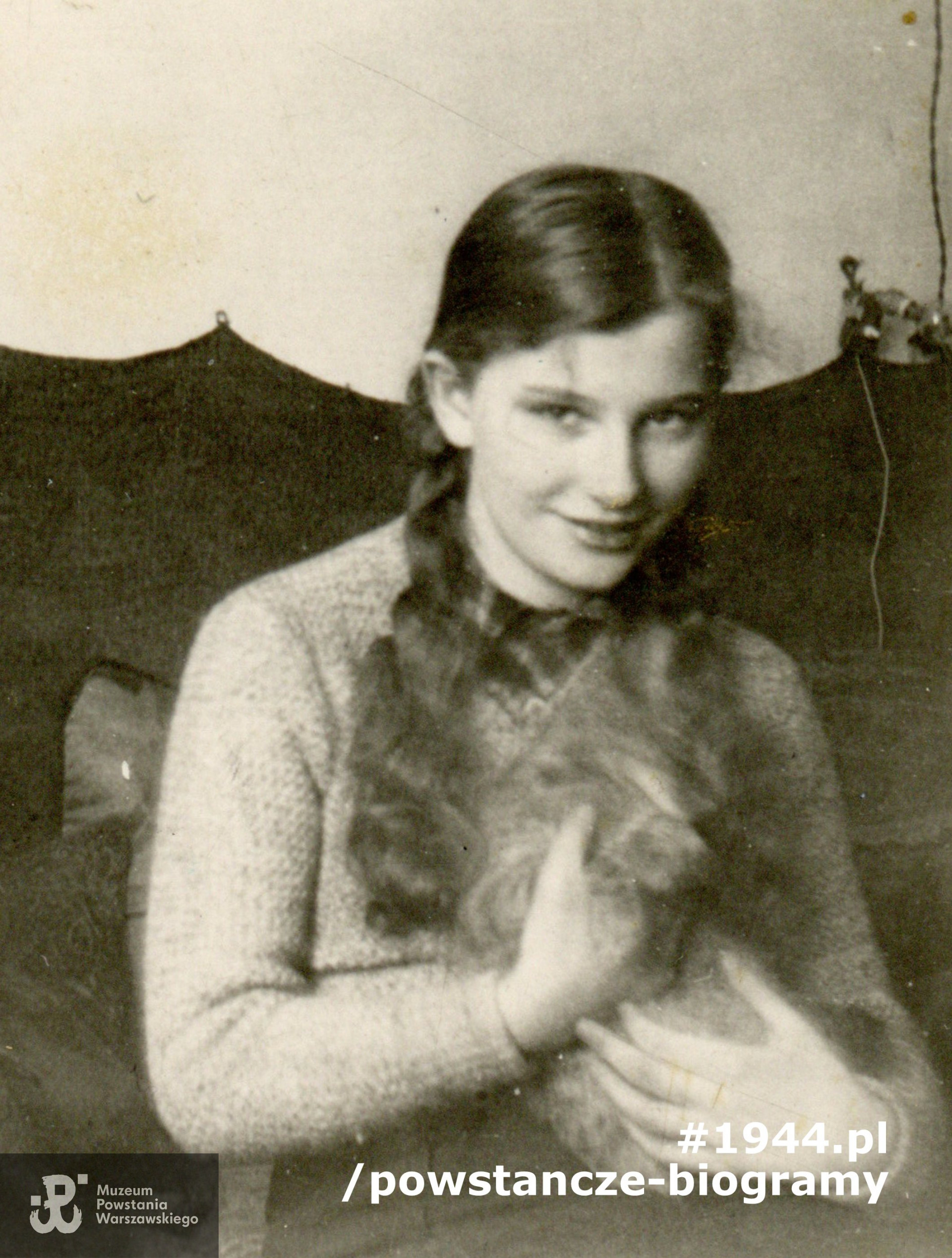 Anna Sadkowska - Przecławska „Hanka”, „Sosnowska”. Fot. ze zbiorów Muzeum Powstania Warszawskiego, zbiór Ewy Orlikowskiej-Krasnowolskiej, P/8681 