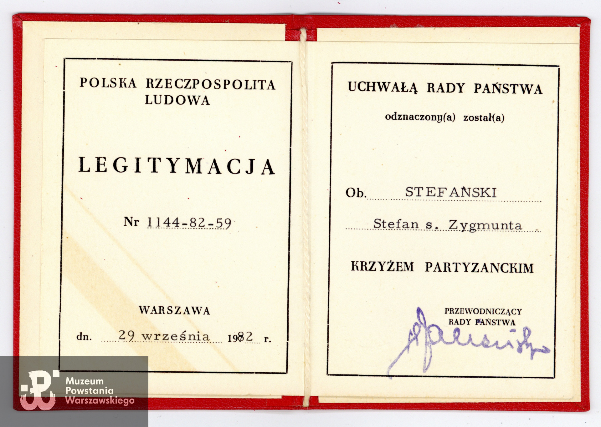 Legitymacja odznaczeniowa - Krzyż Partyzancki.  Ze zbiorów Muzeum Powstania Warszawskiego, sygn. P/5030