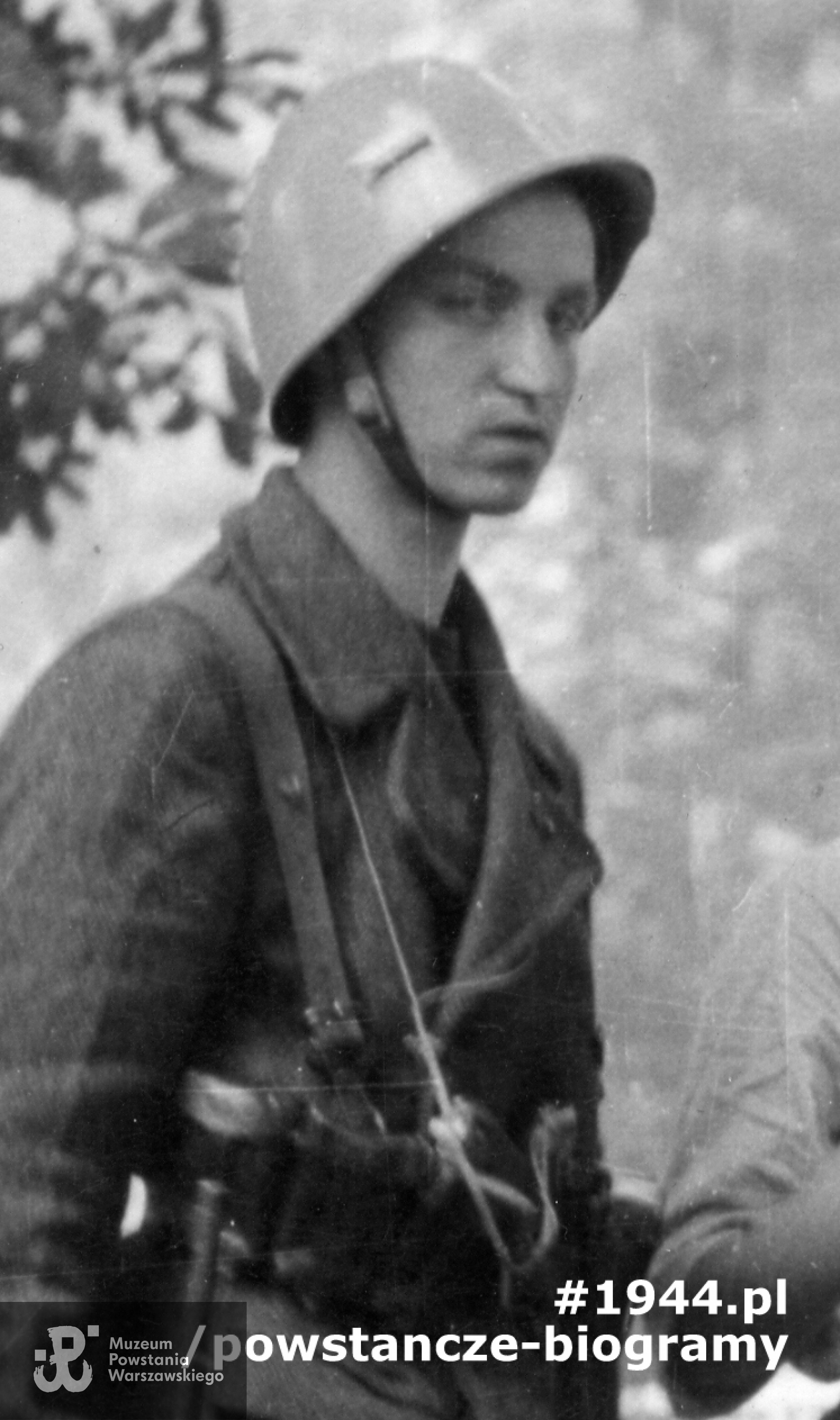 st. strz. Alfred Wróblewski "Szary" (1923-1998) - fotografia wykonana w okresie Powstania Warszawskiego (fragment szerszego ujęcia, MPW-IK/2667,  MPW-IK/2772)