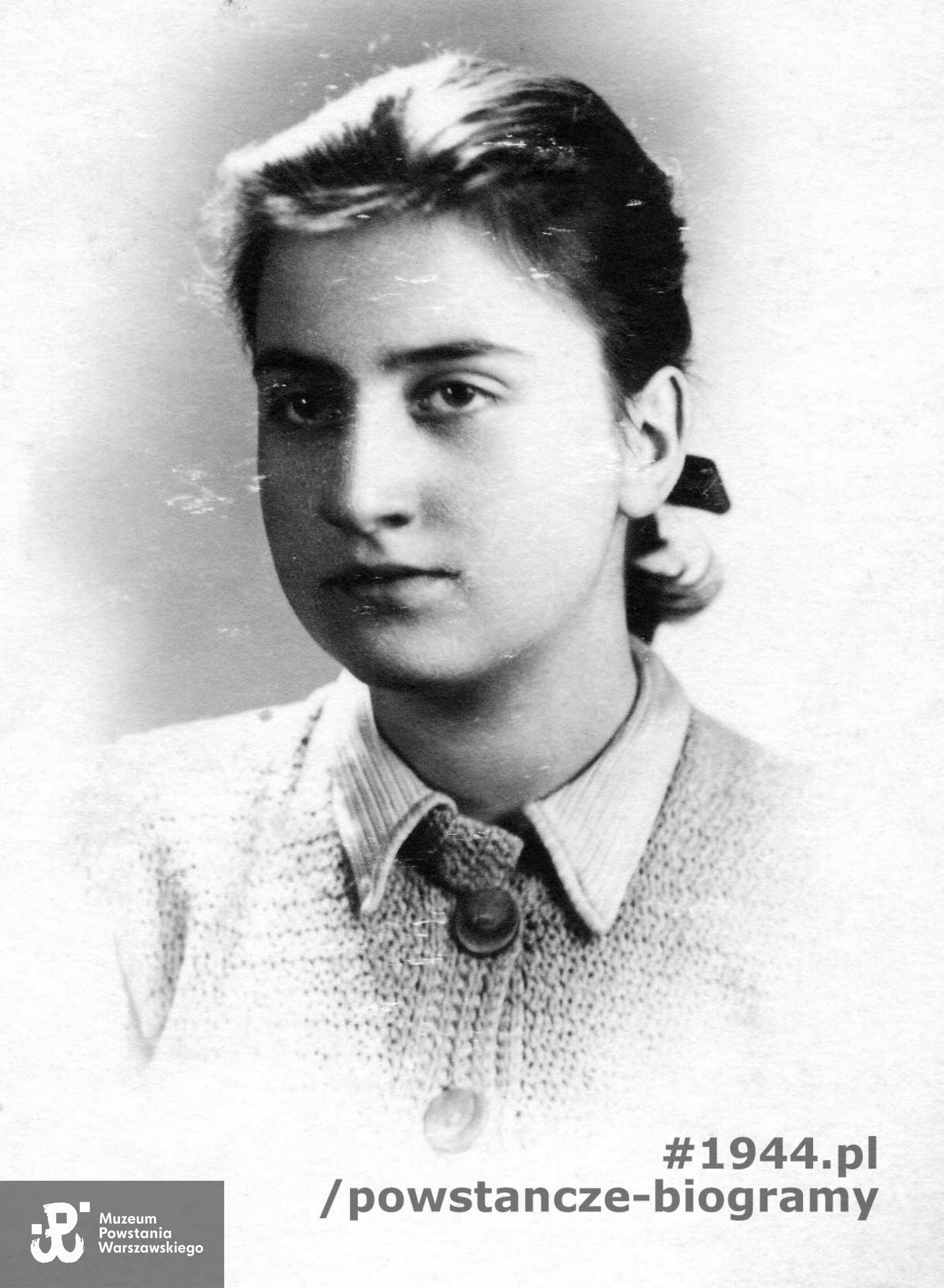 Sanitariuszka Barbara Cecylia Kinast, po mężu Mikuła ps. "Hanka" (1928-2004). Fotografia wykonana 27.07.1944 r. Fot.  z archiwum rodzinnego udostępniła p. Danuta Mikuła - Dobroń