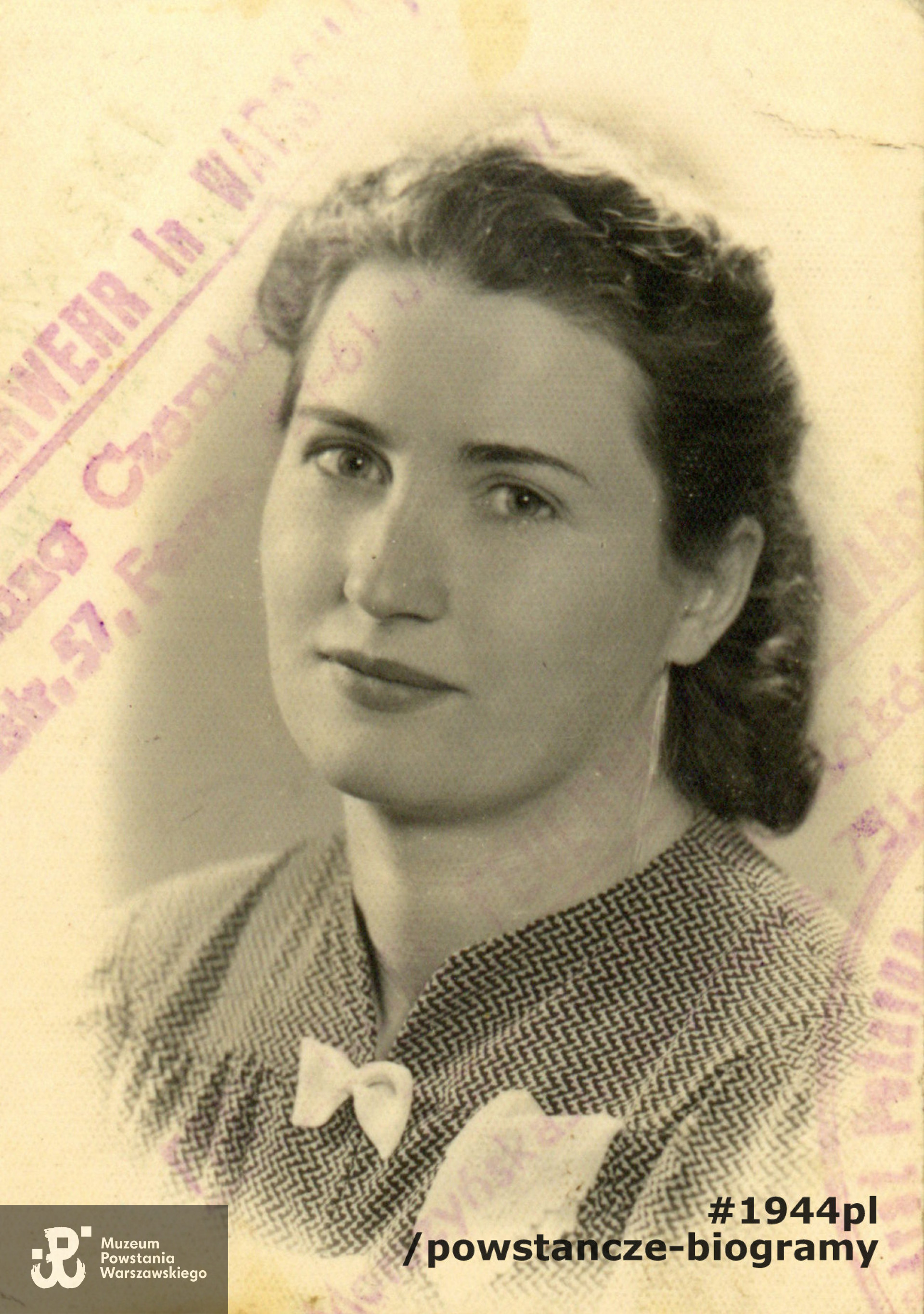 Sanitariuszka Janina Aleksandra Ładkowska "Aleksandra" (1911-1944). Fotografia portretowa z dokumentów z okresu okupacji niemieckiej. Ze zbiorów Muzeum Powstania Warszawskiego.