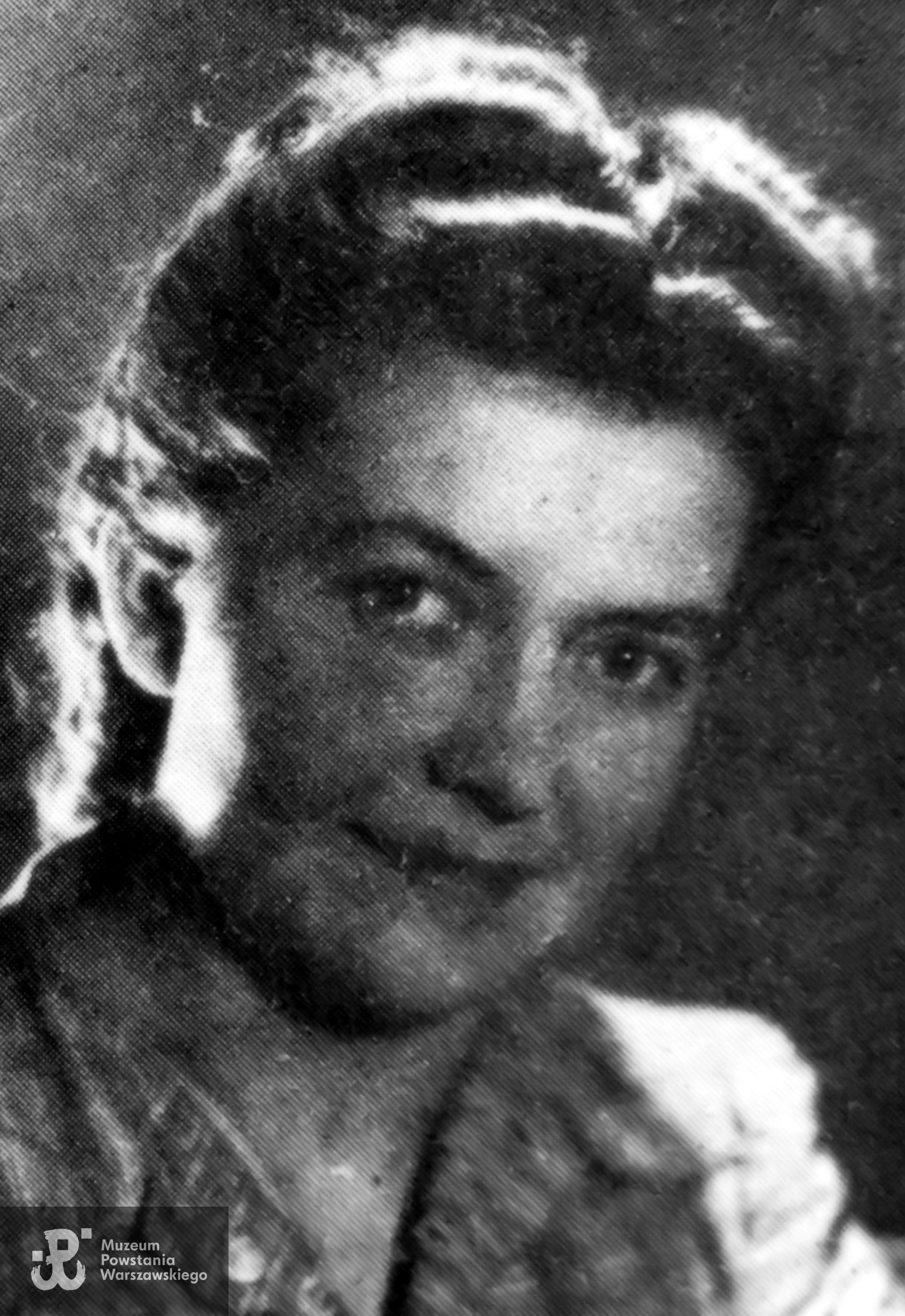 Jadwiga Falborska-Błaszkiewicz "Iga" (1926-2004).  Skan nadesłany przez p. Małgorzatę Stańczyk, córkę kpt. Haliny Kifer-Pomykalskiej „Kropelki”.  