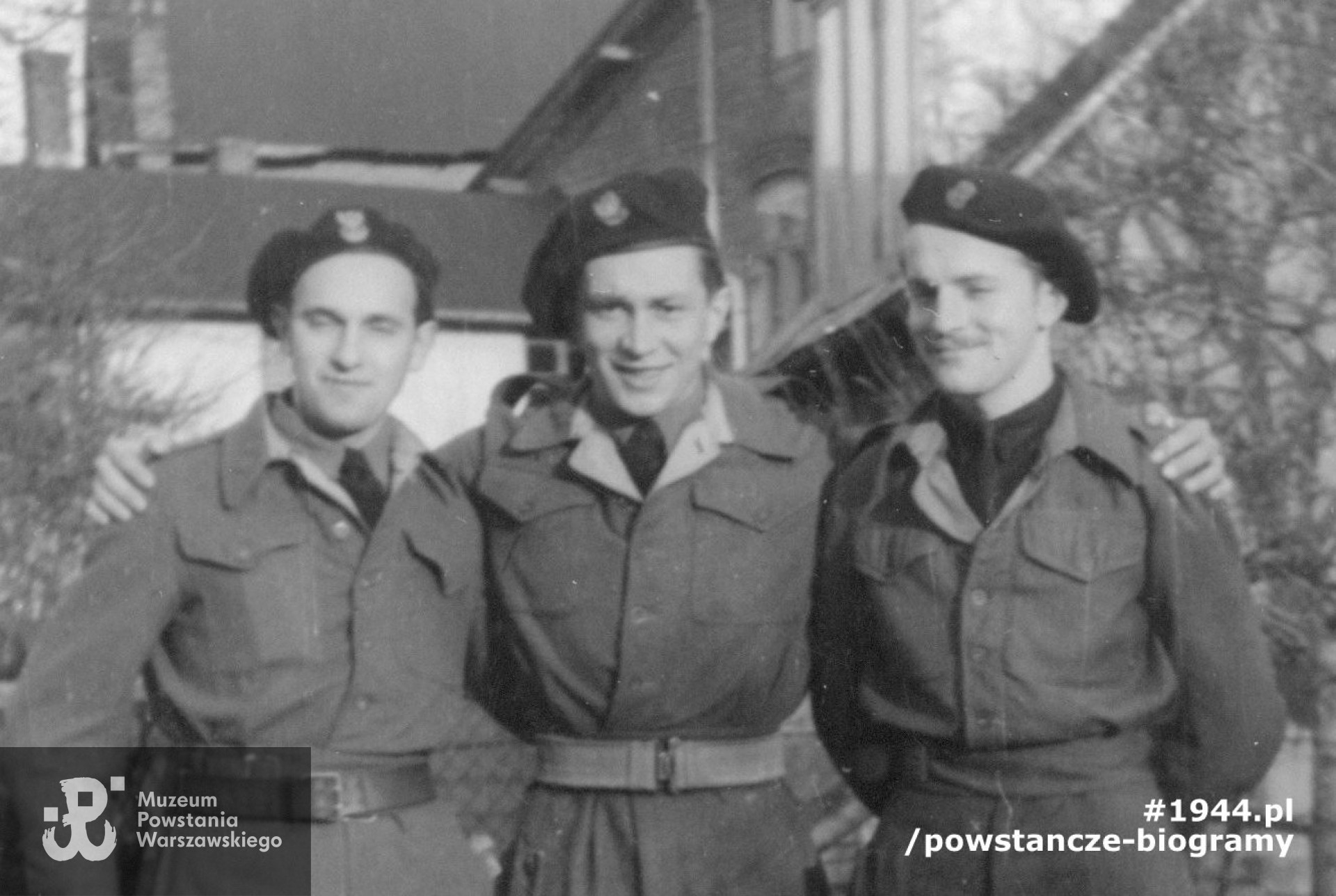 Lubeka - Tadeusz Brodowski widoczny na fotografii w środku, po lewej Tadeusz Staniszewski, po prawej kolega NN. Fot. z archiwum prywatnego p. Tadeusza Brodowskiego