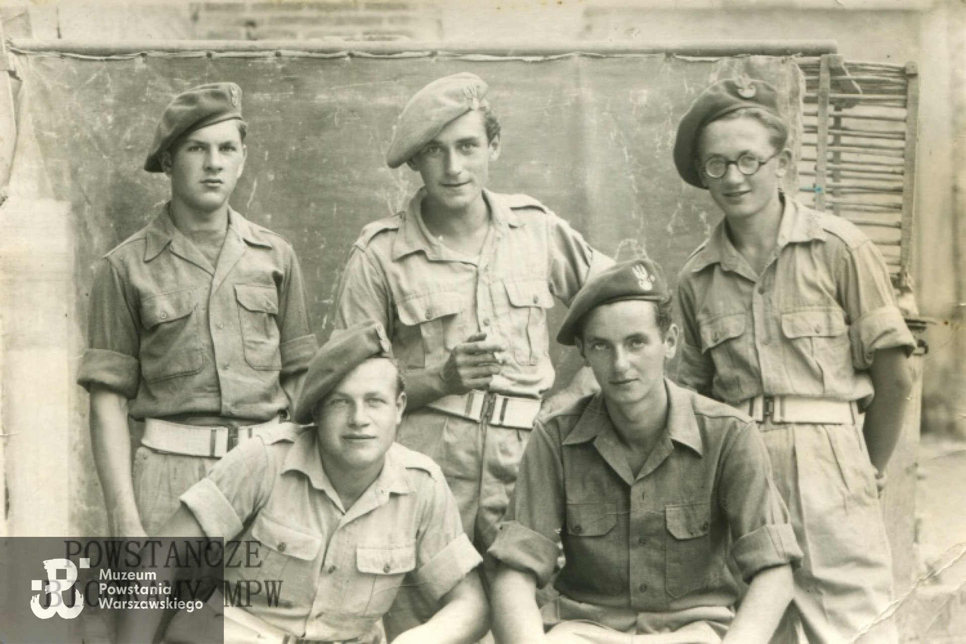 Włochy, sierpień 1945 roku. Stanisław Chyliński siedzi pierwszy z prawej. Fot. ze zbiorów rodzinnych